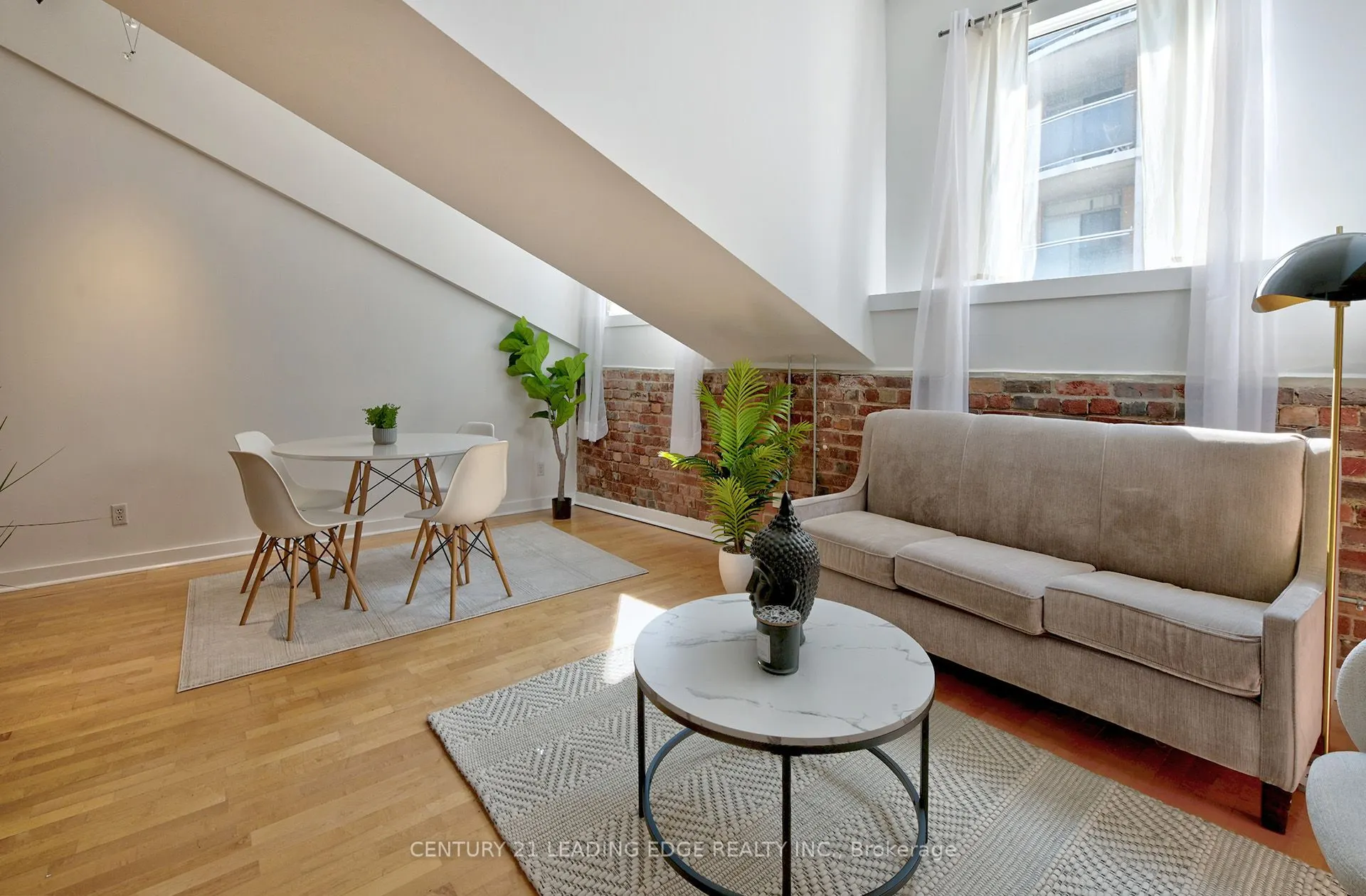 81a Front Street, #418