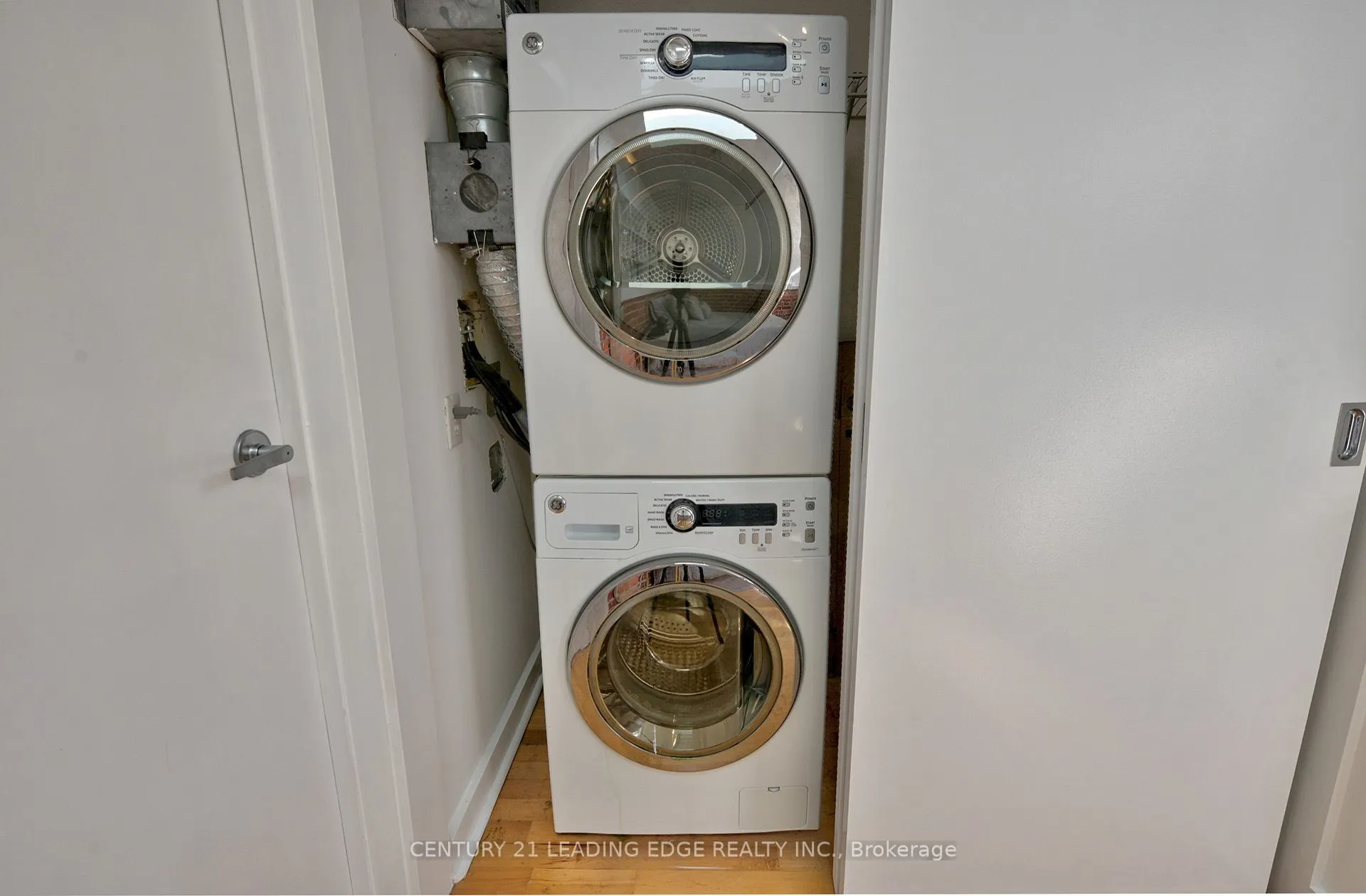 81a Front Street, #418