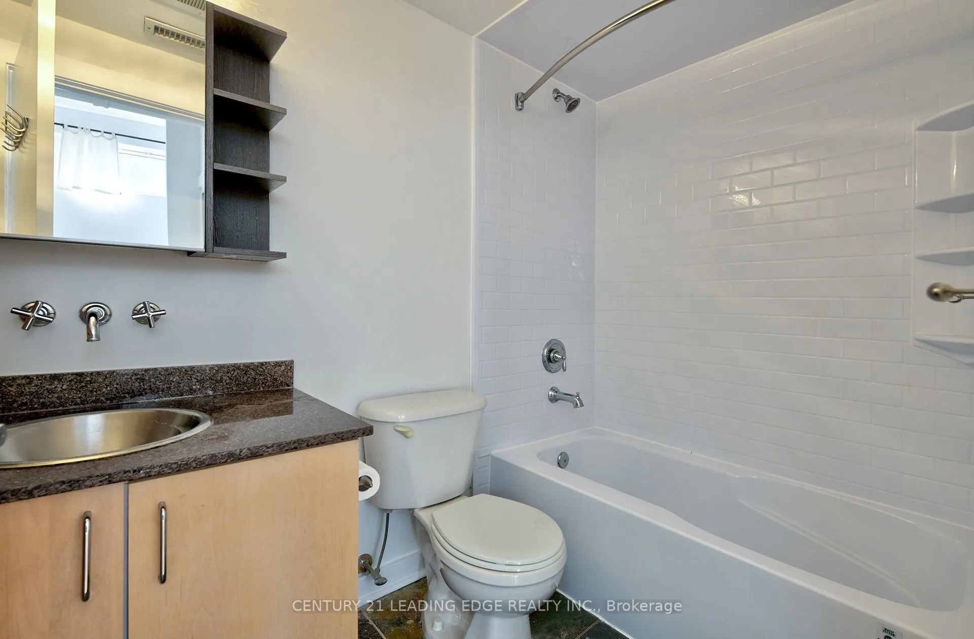 81a Front Street, #418