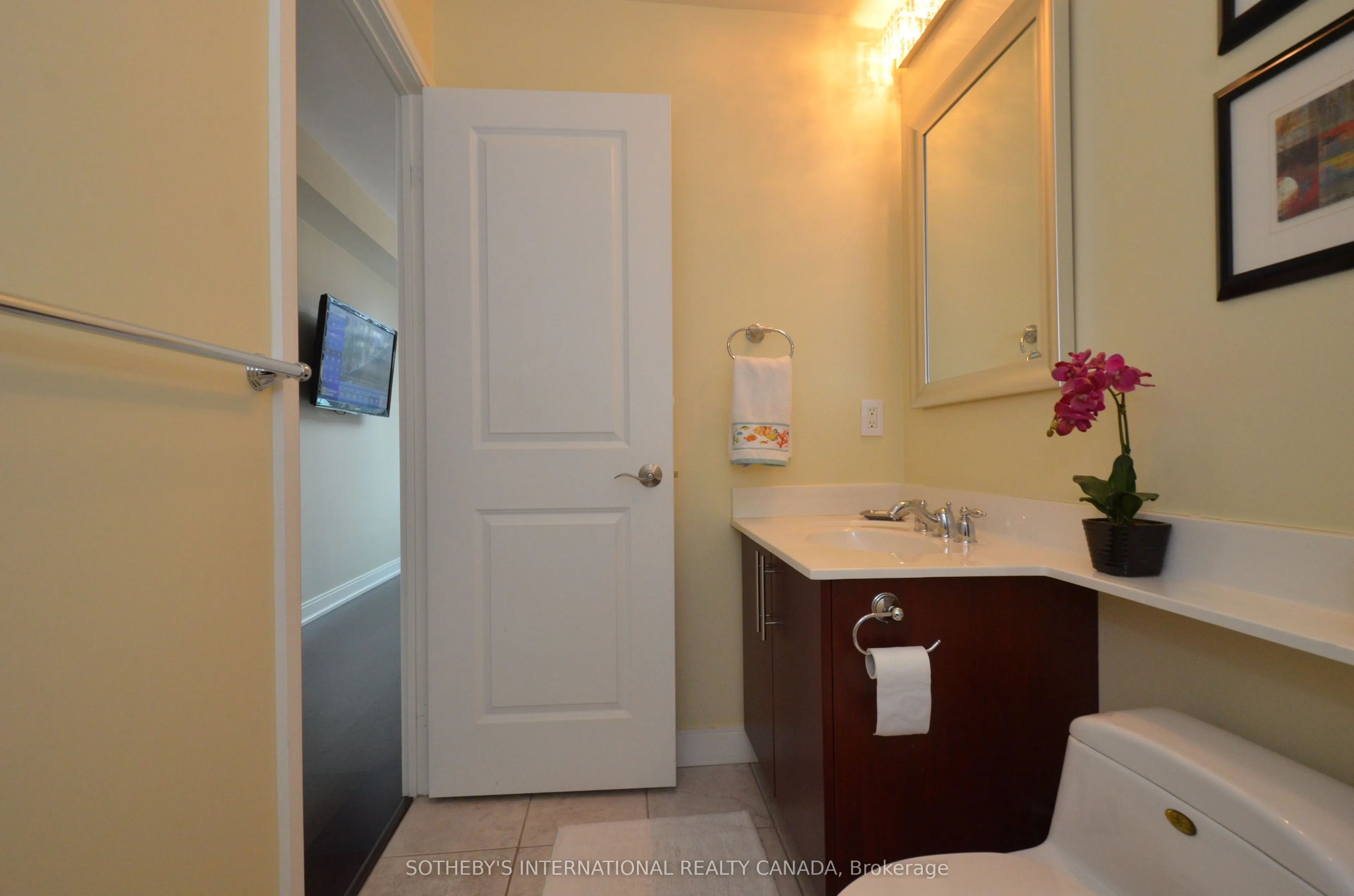 88 Broadway Avenue, #409