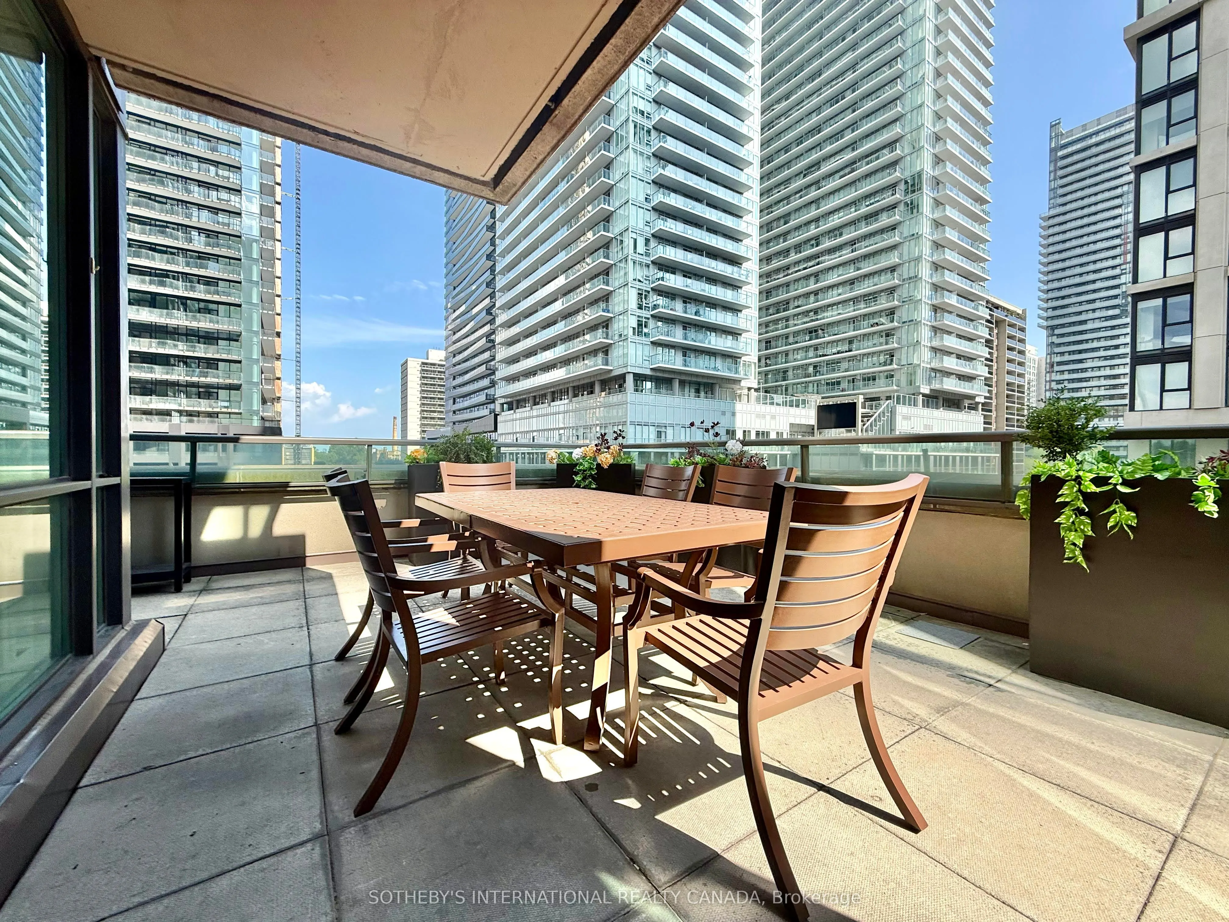 88 Broadway Avenue, #409