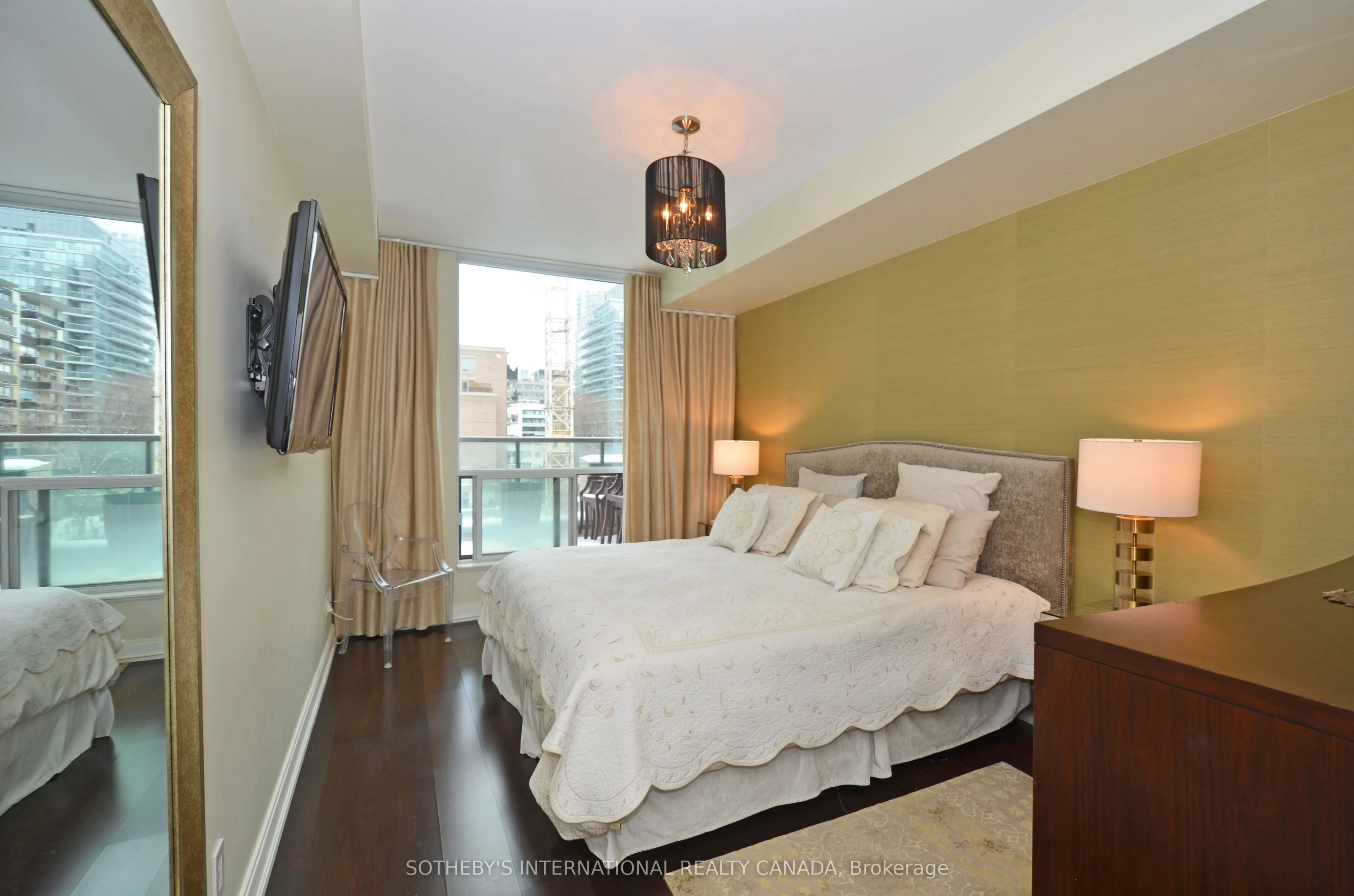 88 Broadway Avenue, #409