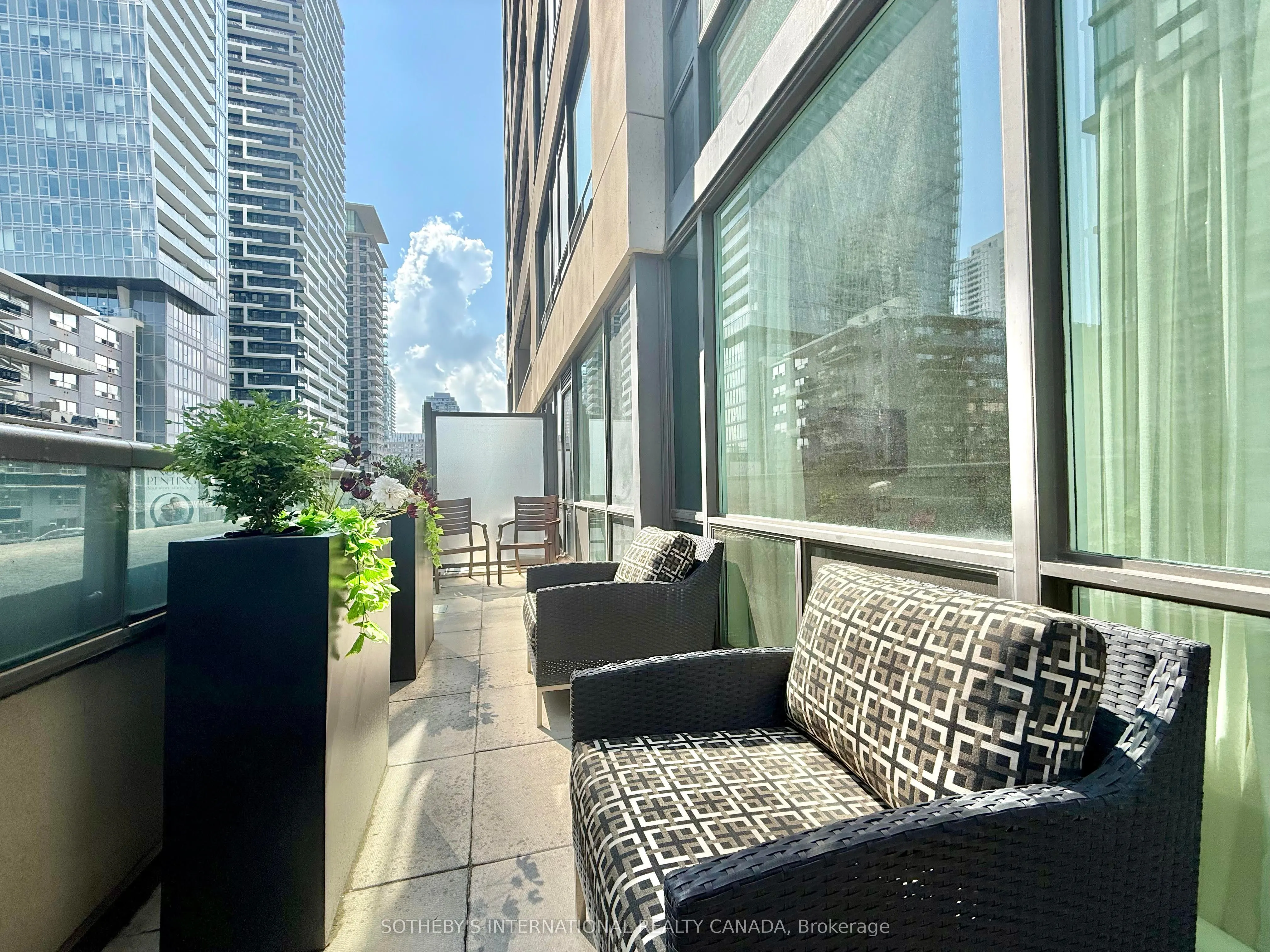 88 Broadway Avenue, #409
