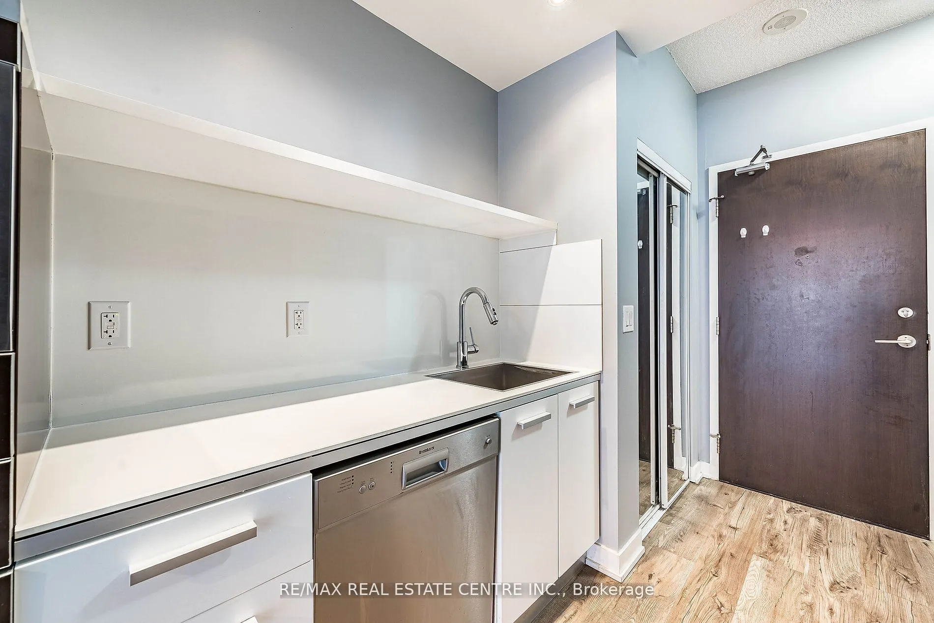 38 Dan Leckie Way, #233