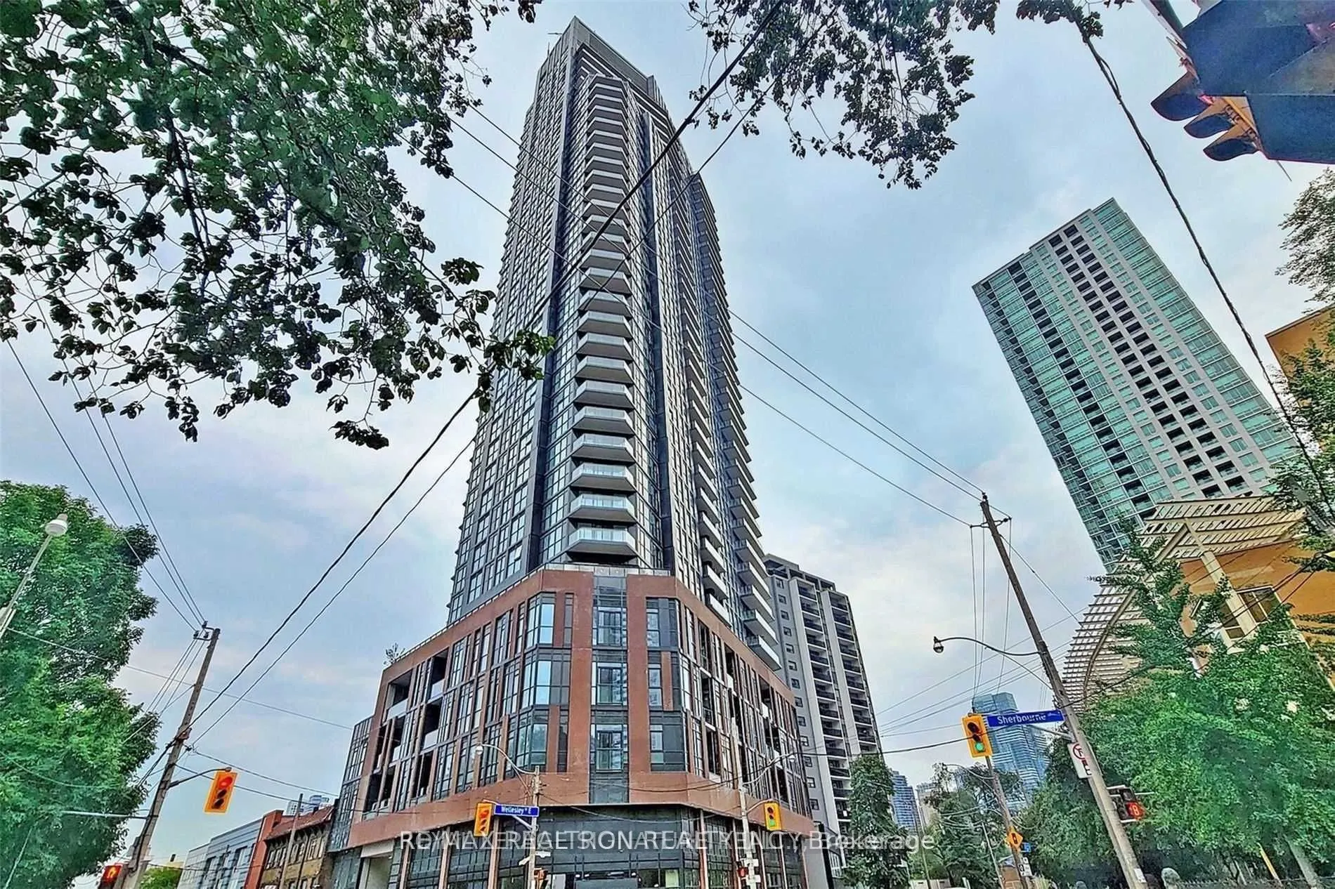 159 Wellesley Street E, #407