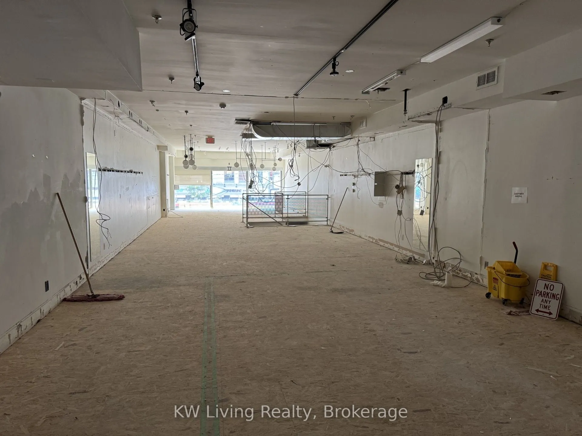 552 Queen Street W