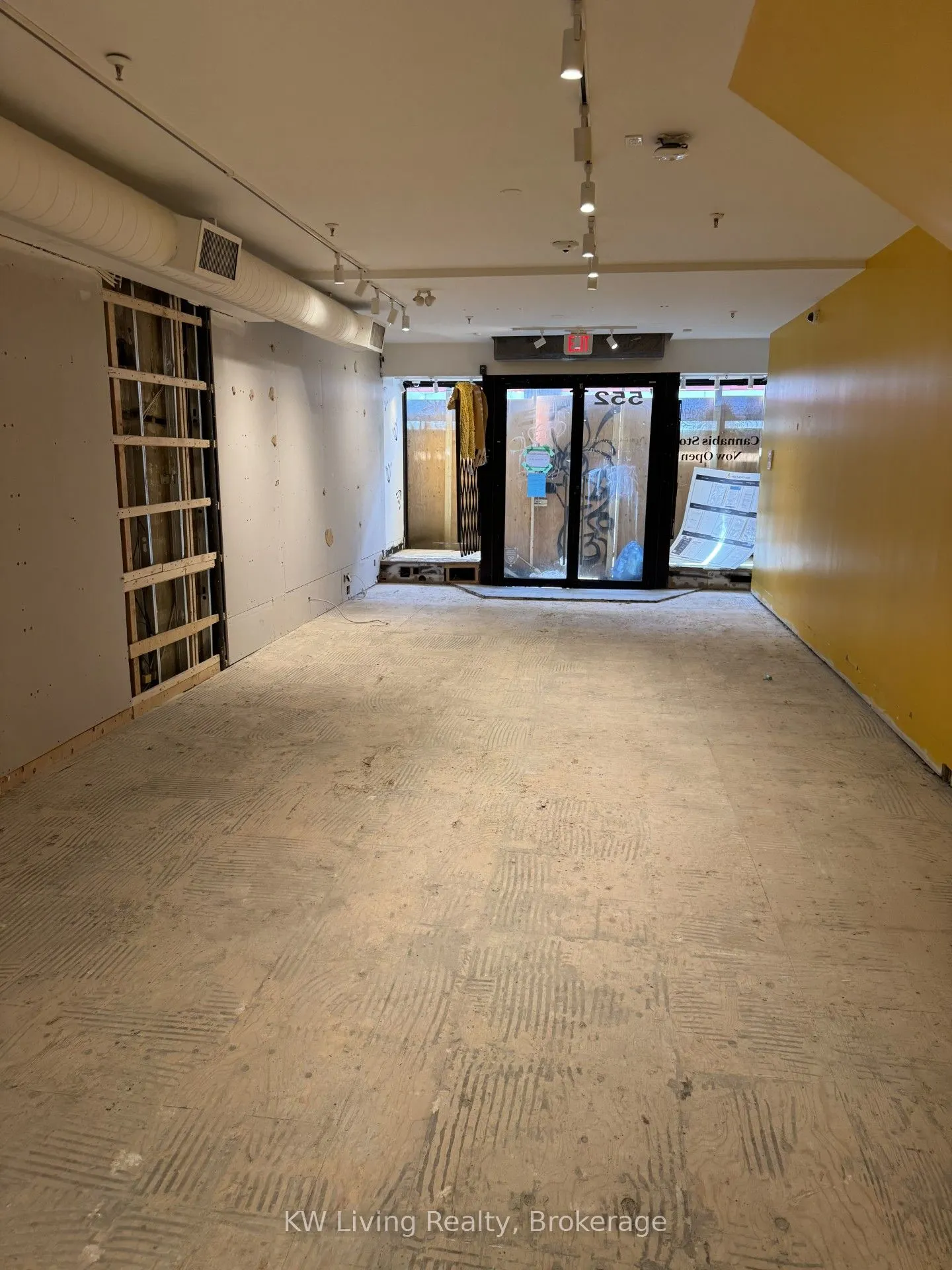 552 Queen Street W