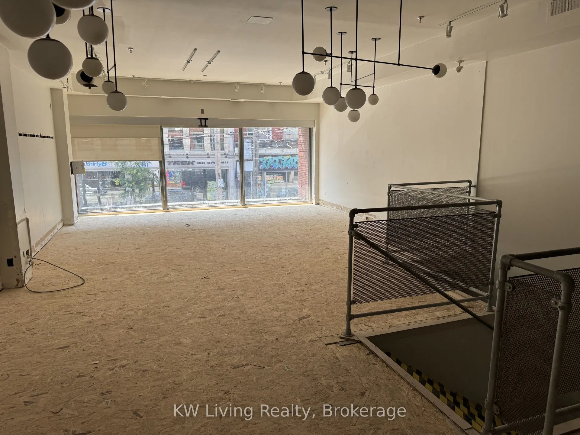552 Queen Street W