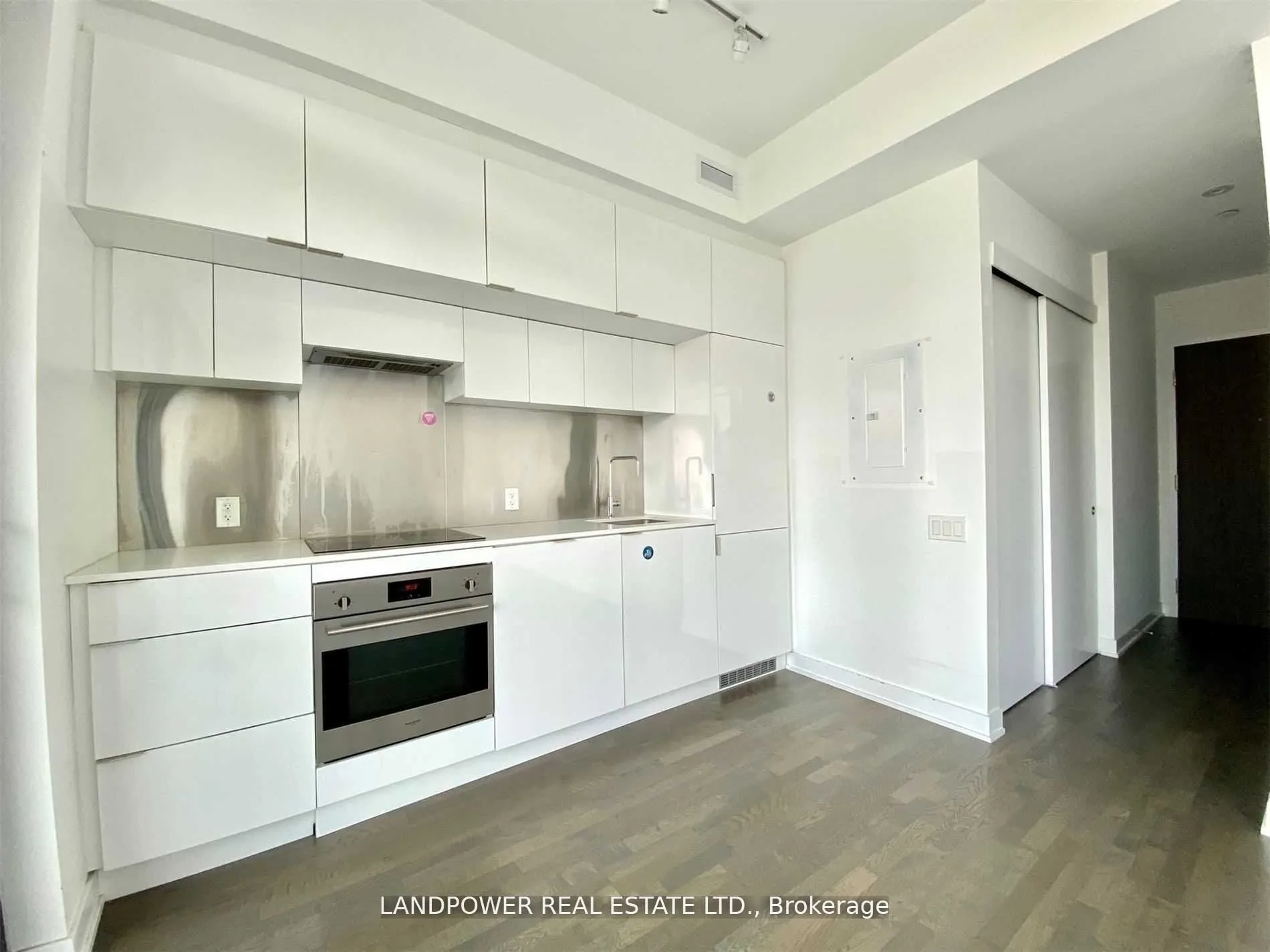 185 Roehampton Avenue, #804