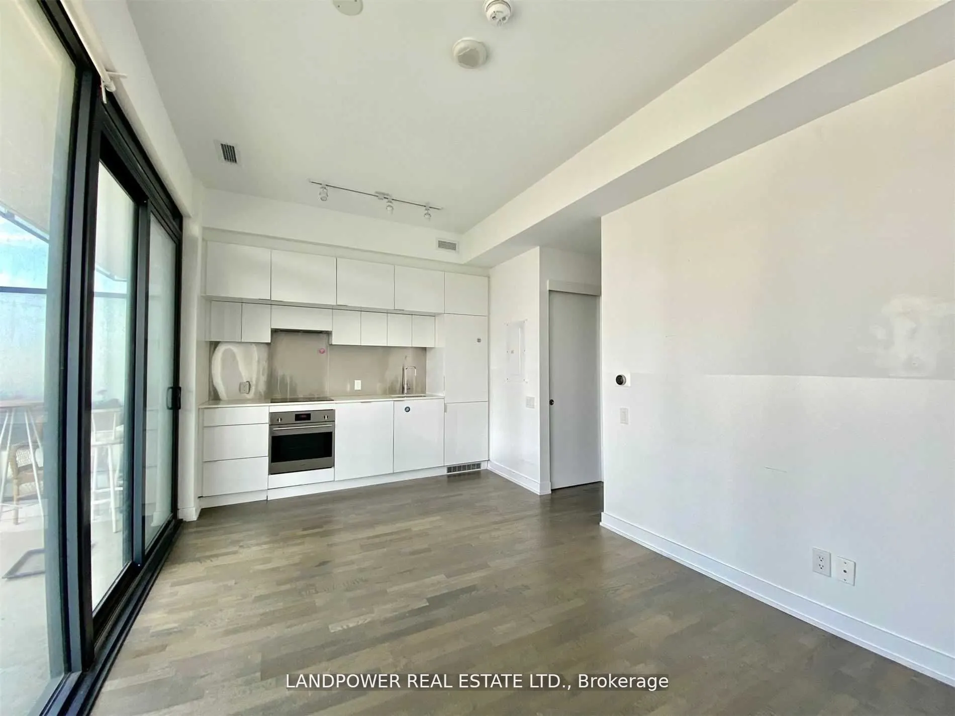 185 Roehampton Avenue, #804