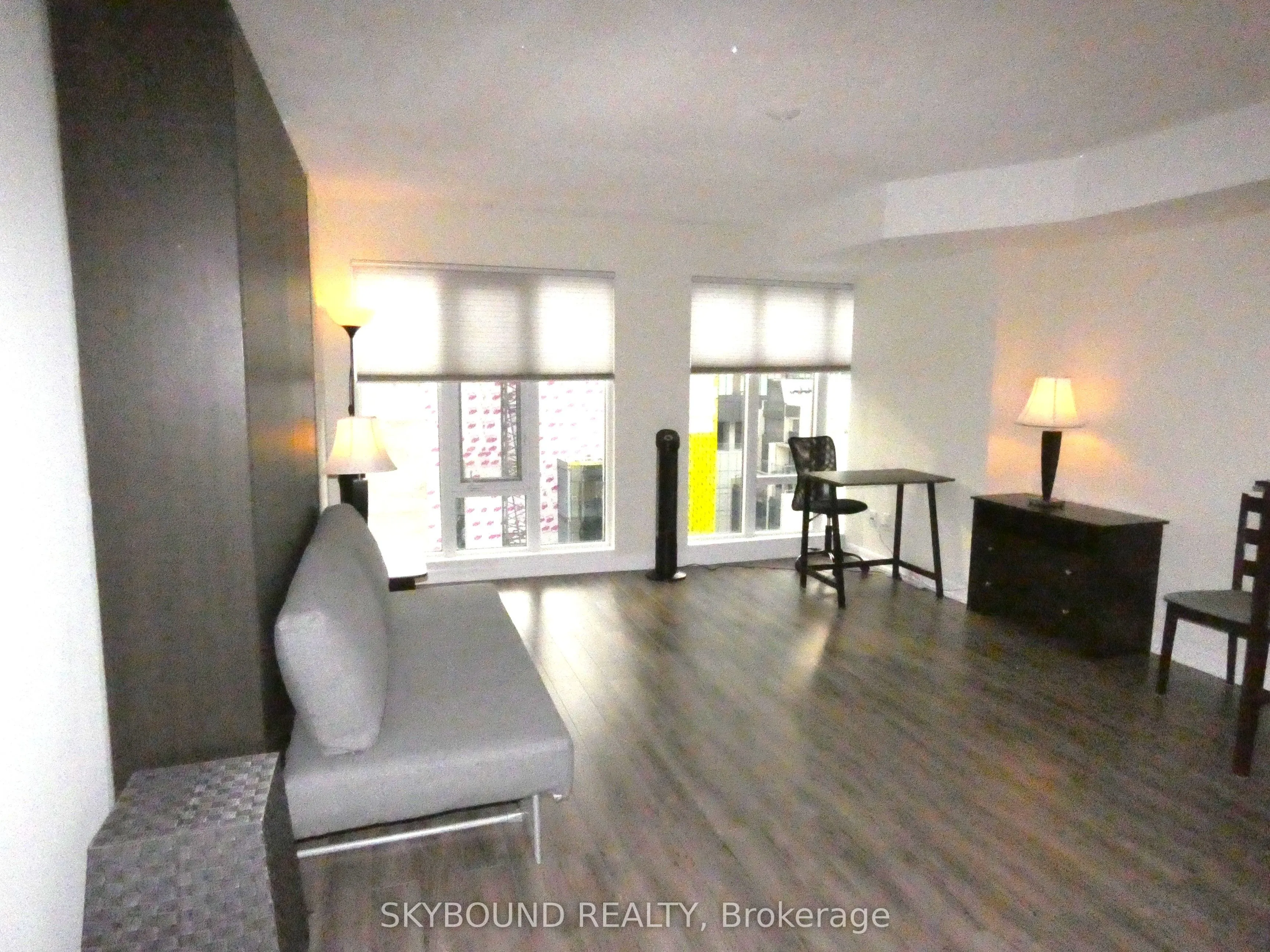 200 Victoria Street, #1615