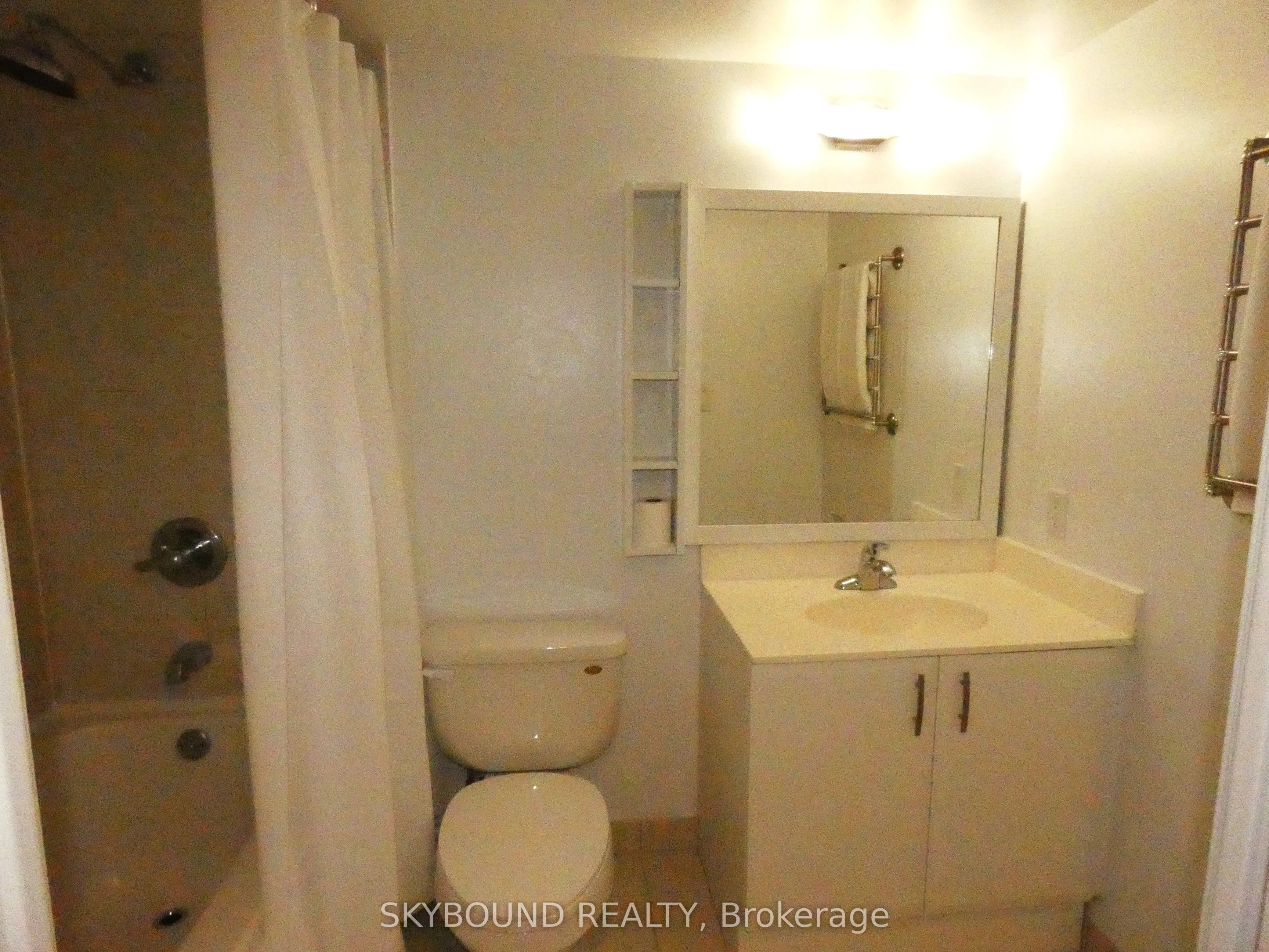 200 Victoria Street, #1615