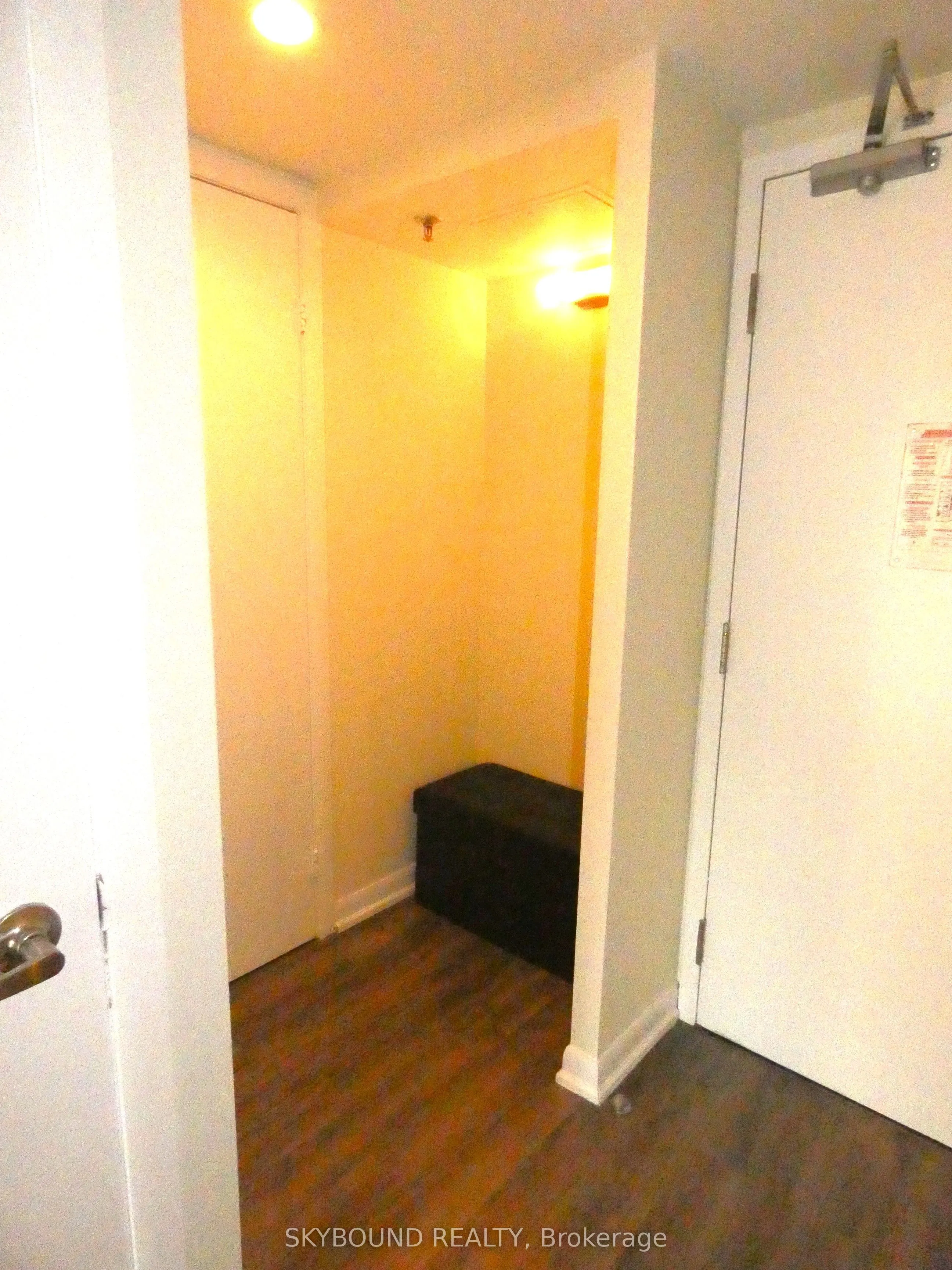 200 Victoria Street, #1615
