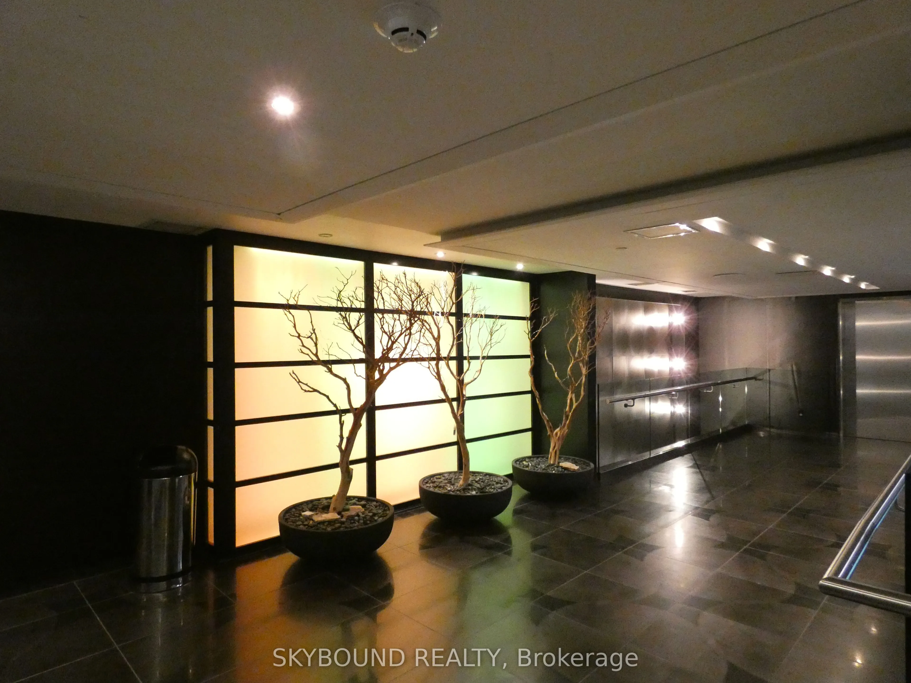 200 Victoria Street, #1615
