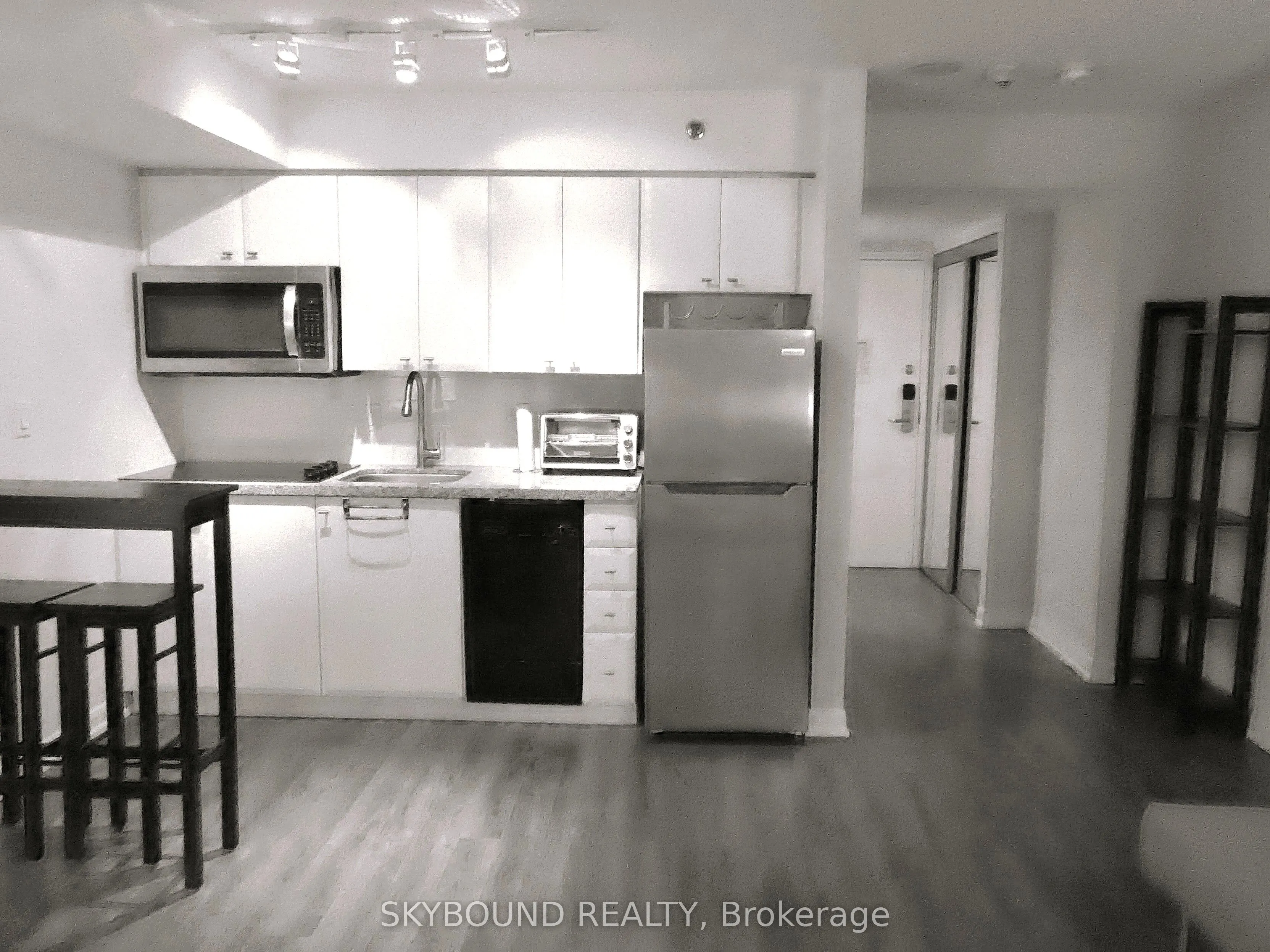 200 Victoria Street, #1615