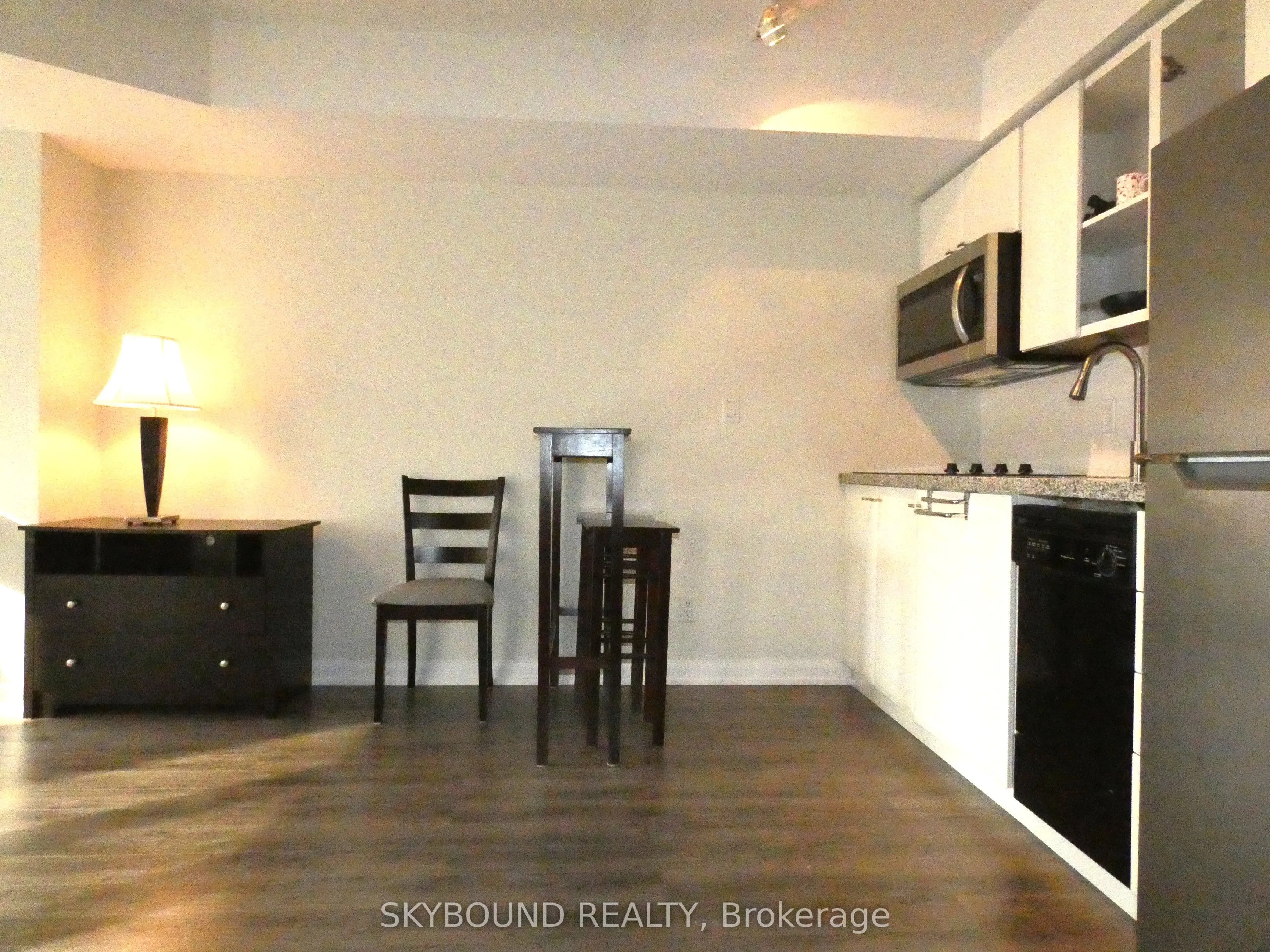 200 Victoria Street, #1615