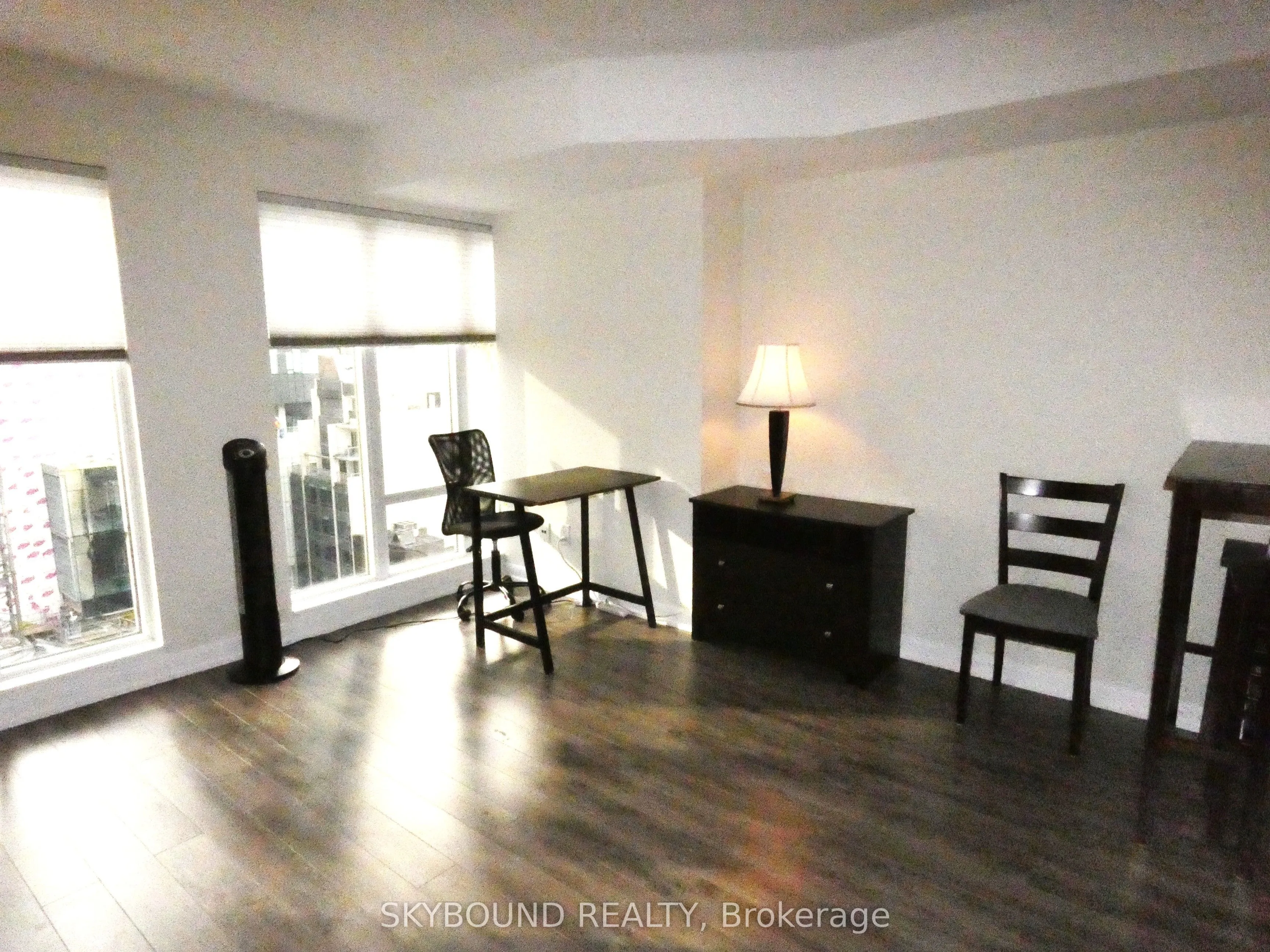 200 Victoria Street, #1615