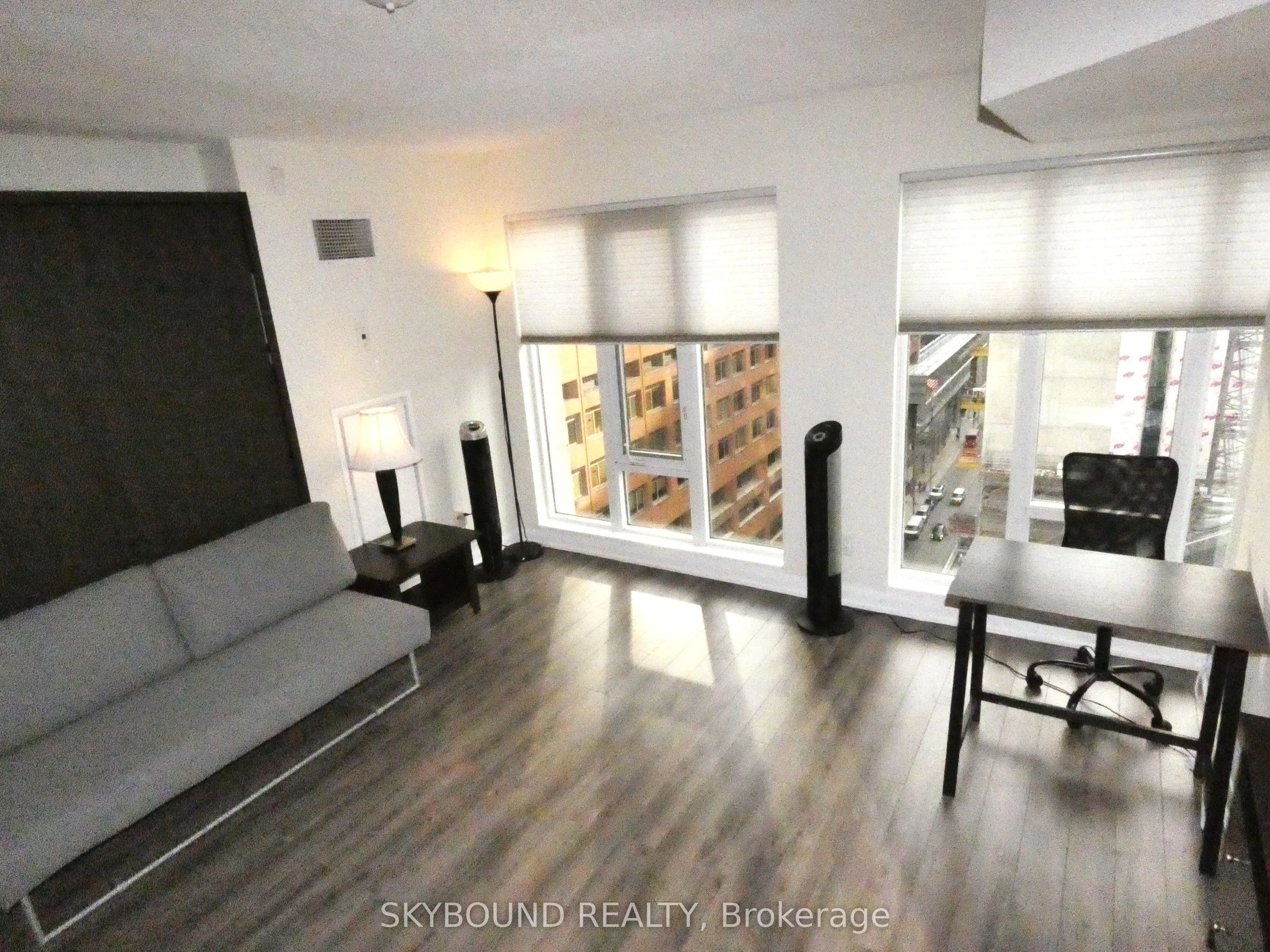 200 Victoria Street, #1615