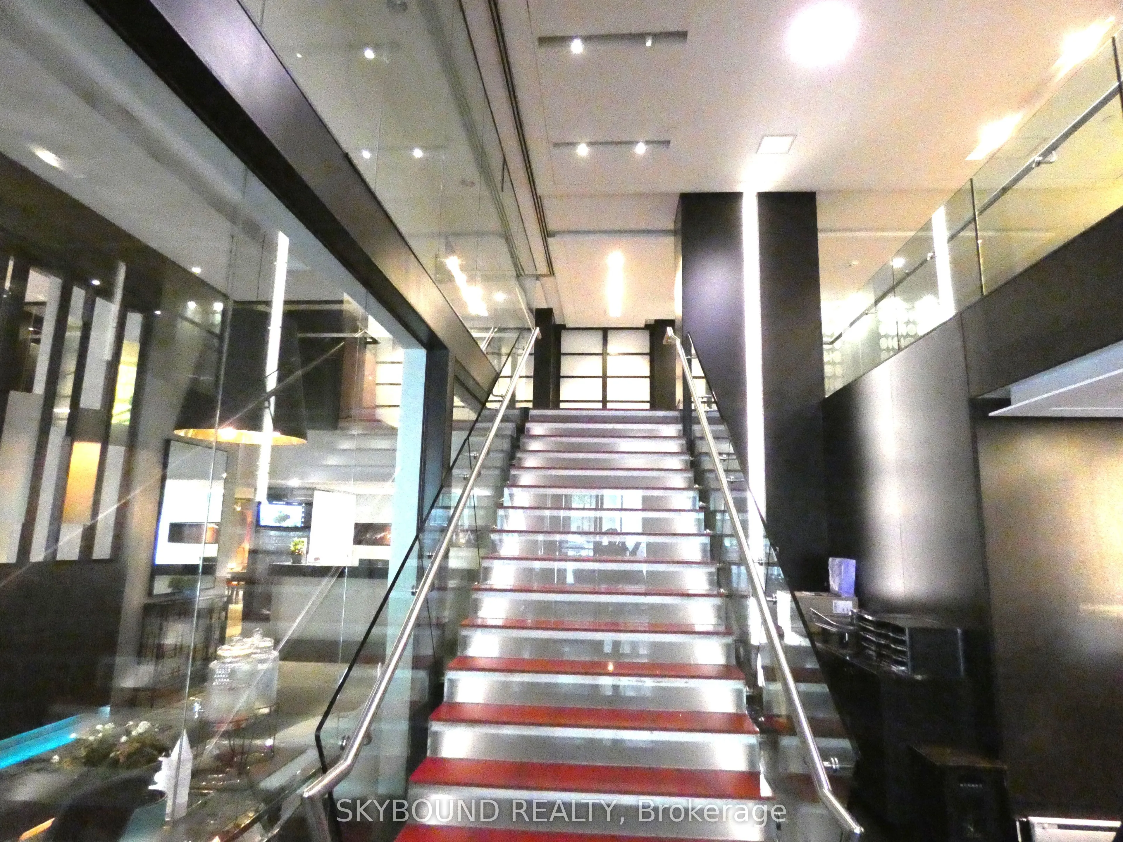 200 Victoria Street, #1615