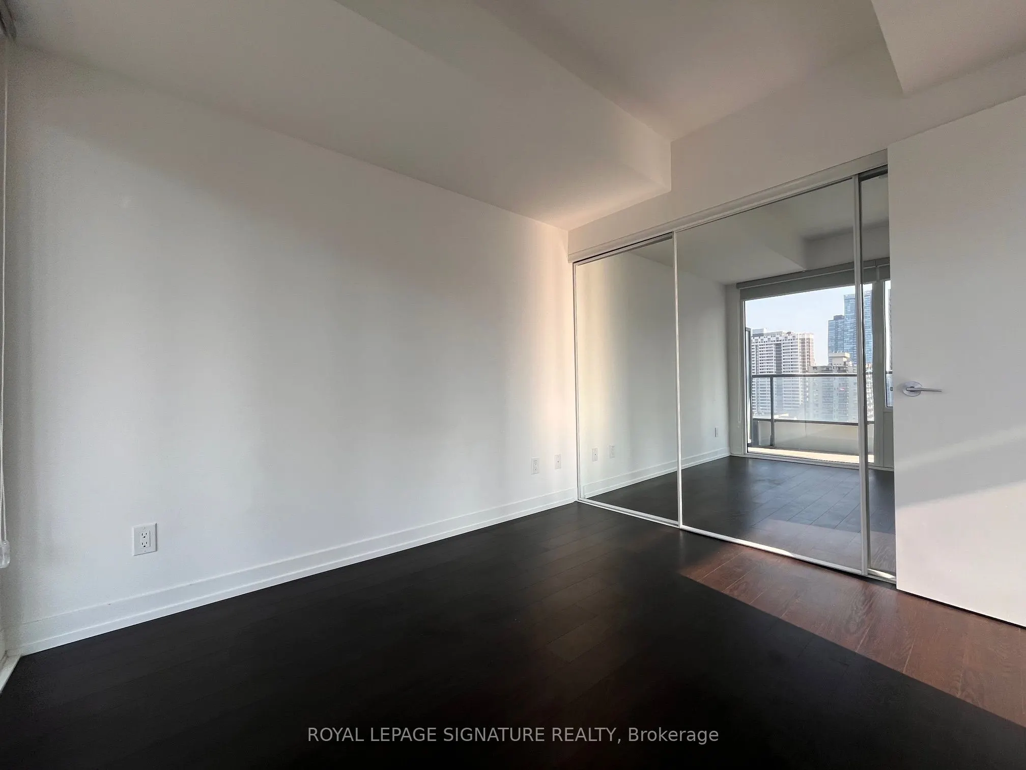 85 Wood Street, #1806