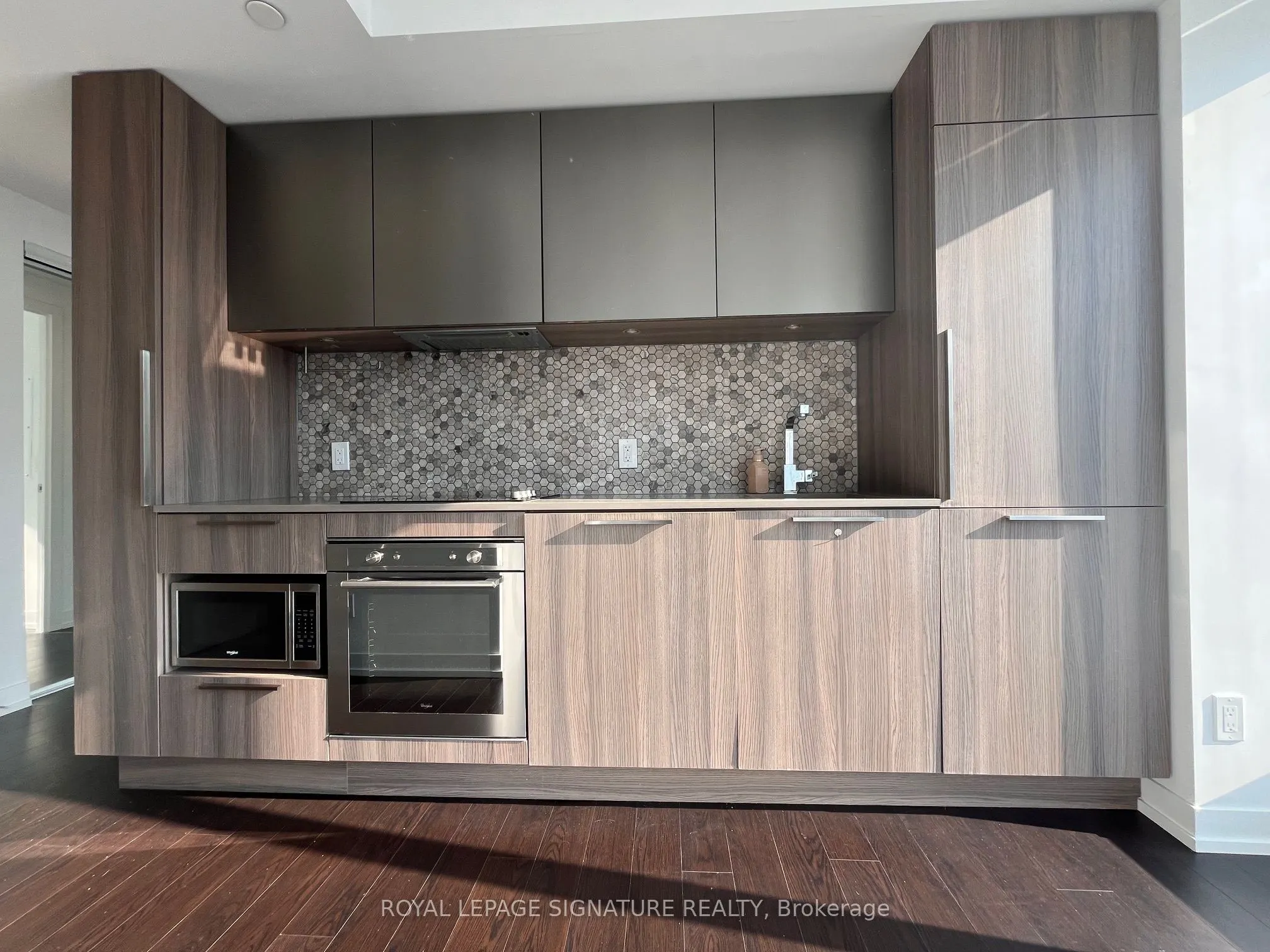 85 Wood Street, #1806