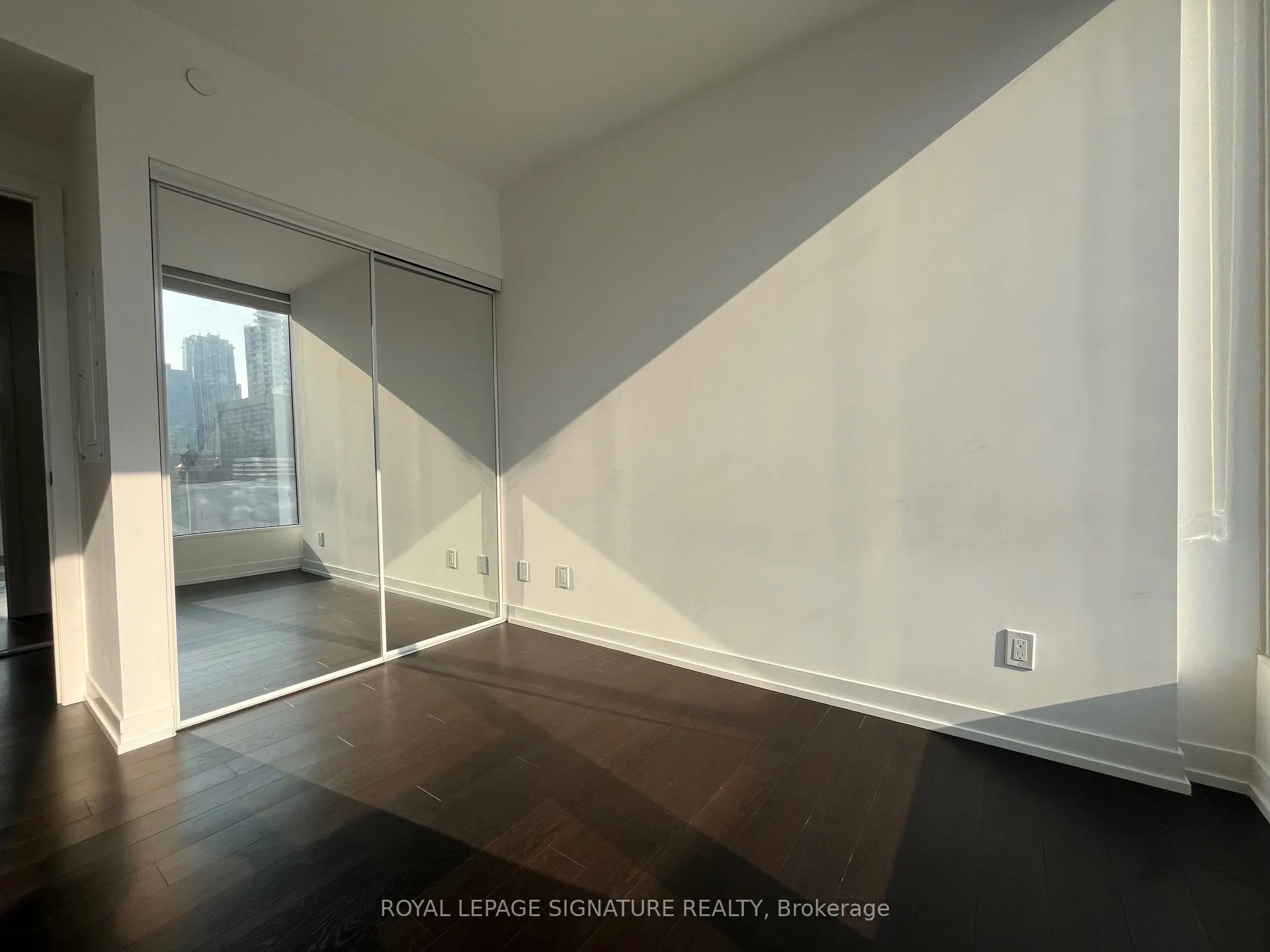 85 Wood Street, #1806