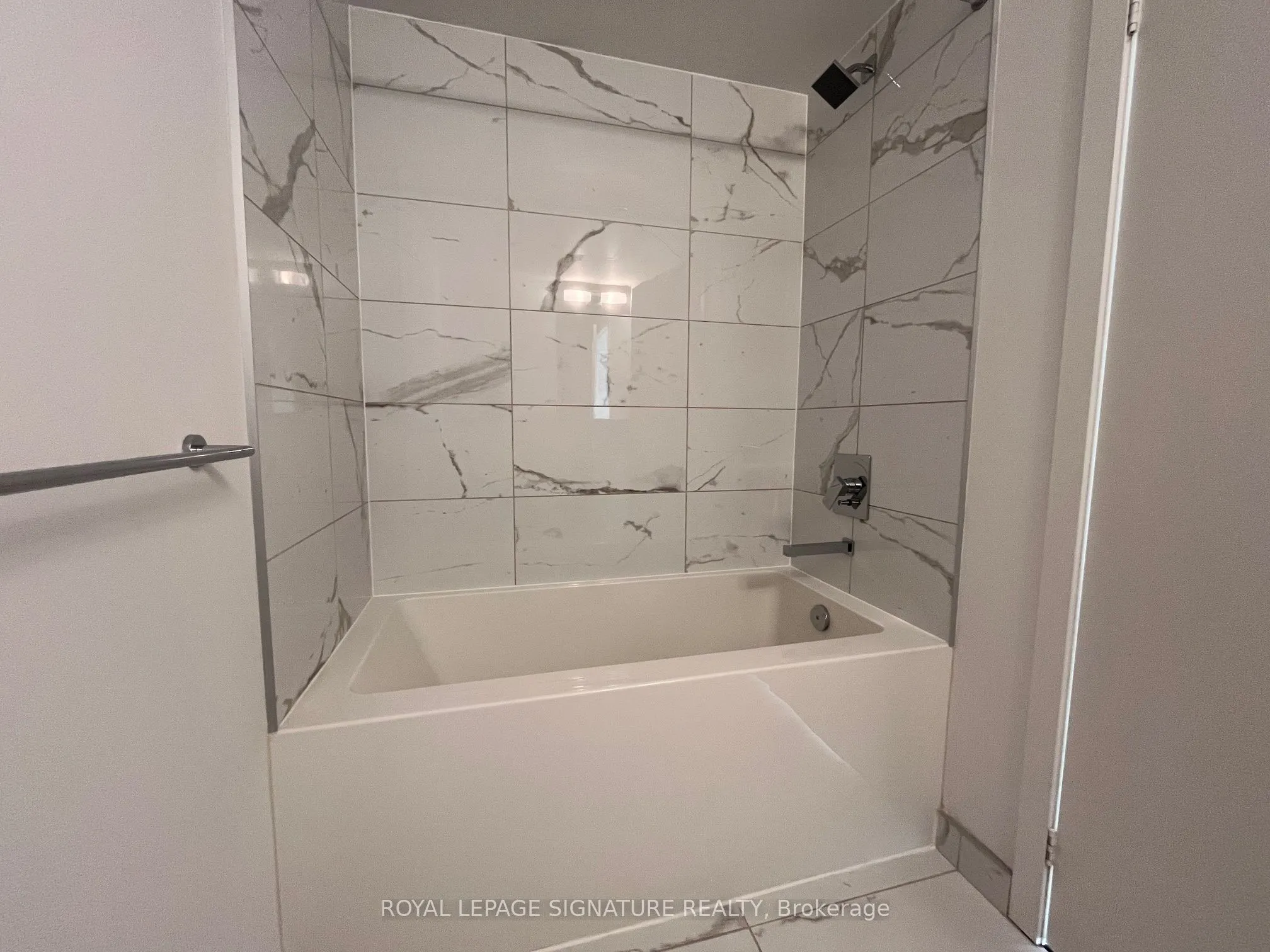 85 Wood Street, #1806