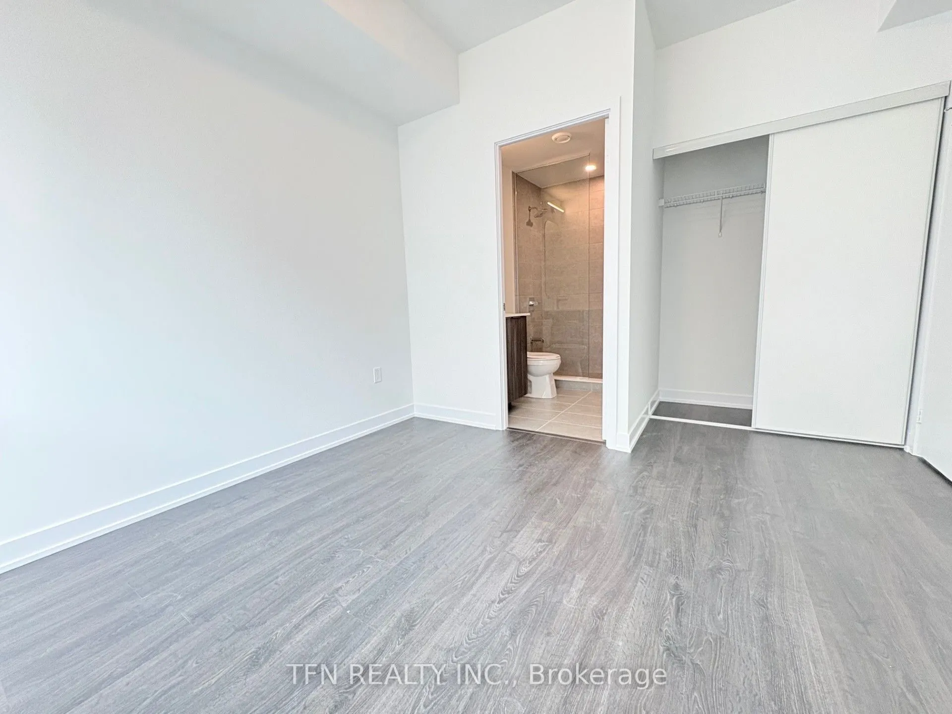 15 Richardson Street, #826