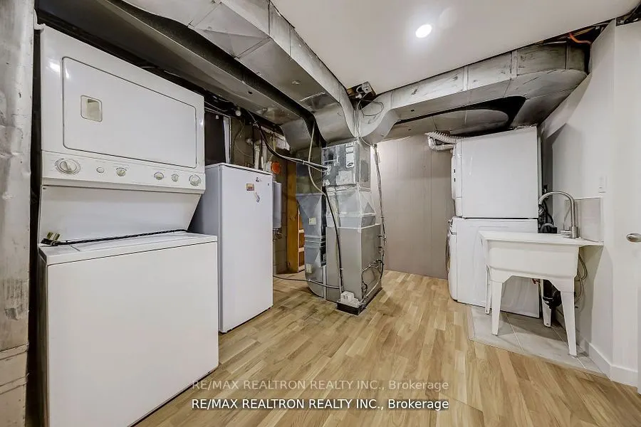 59 Cummer Avenue, #( Basement)
