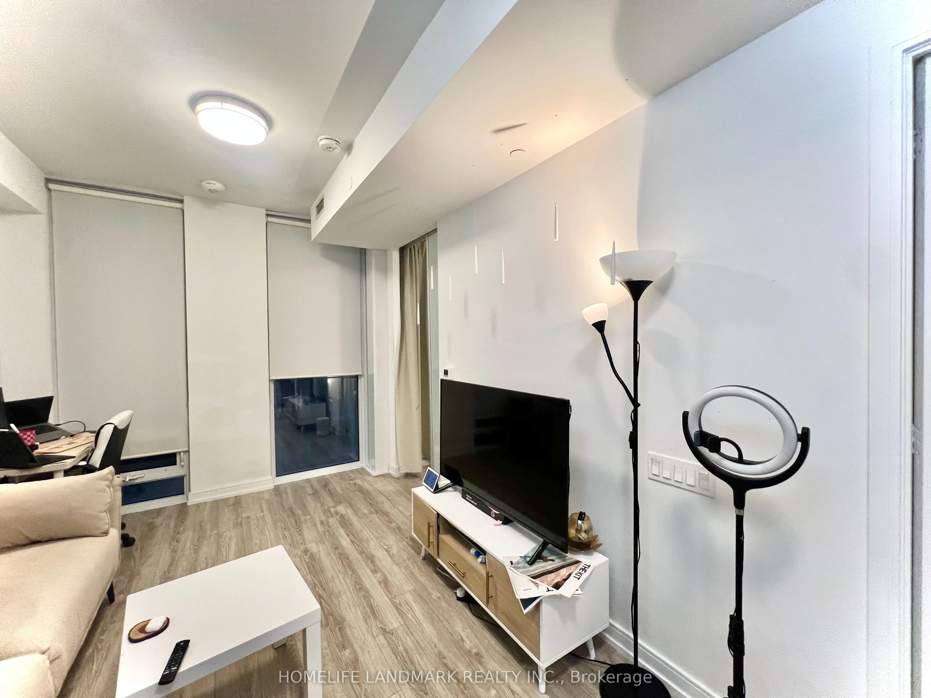 28 Wellesley Street E, #1106