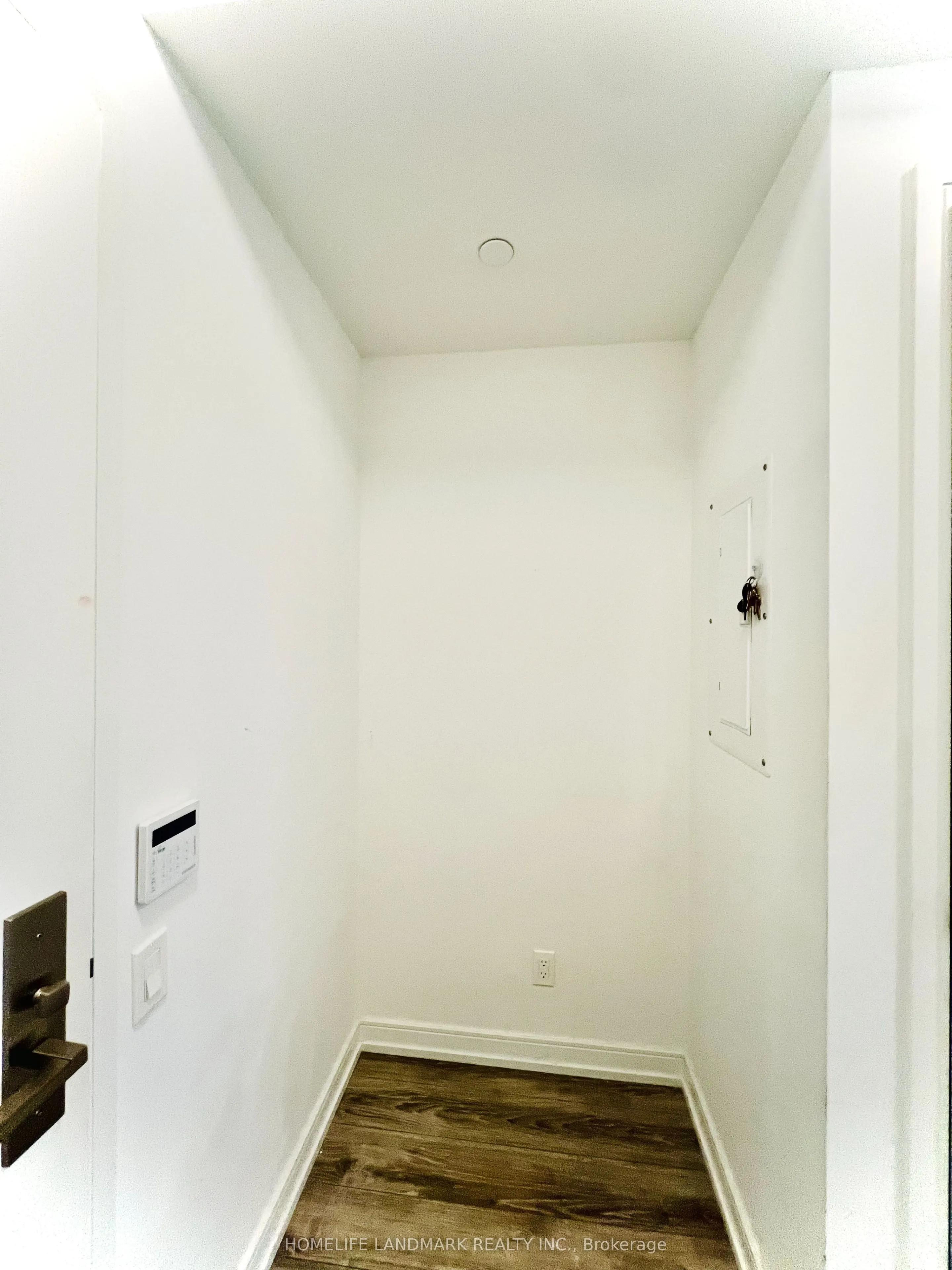 28 Wellesley Street E, #1106