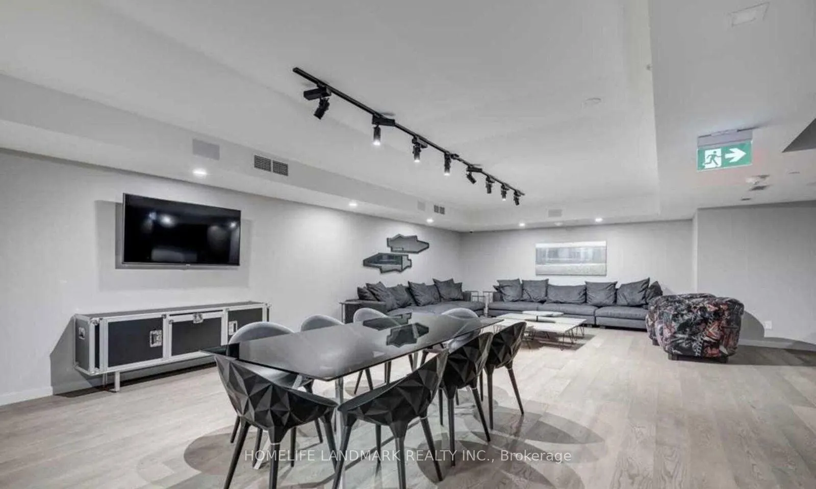 28 Wellesley Street E, #1106