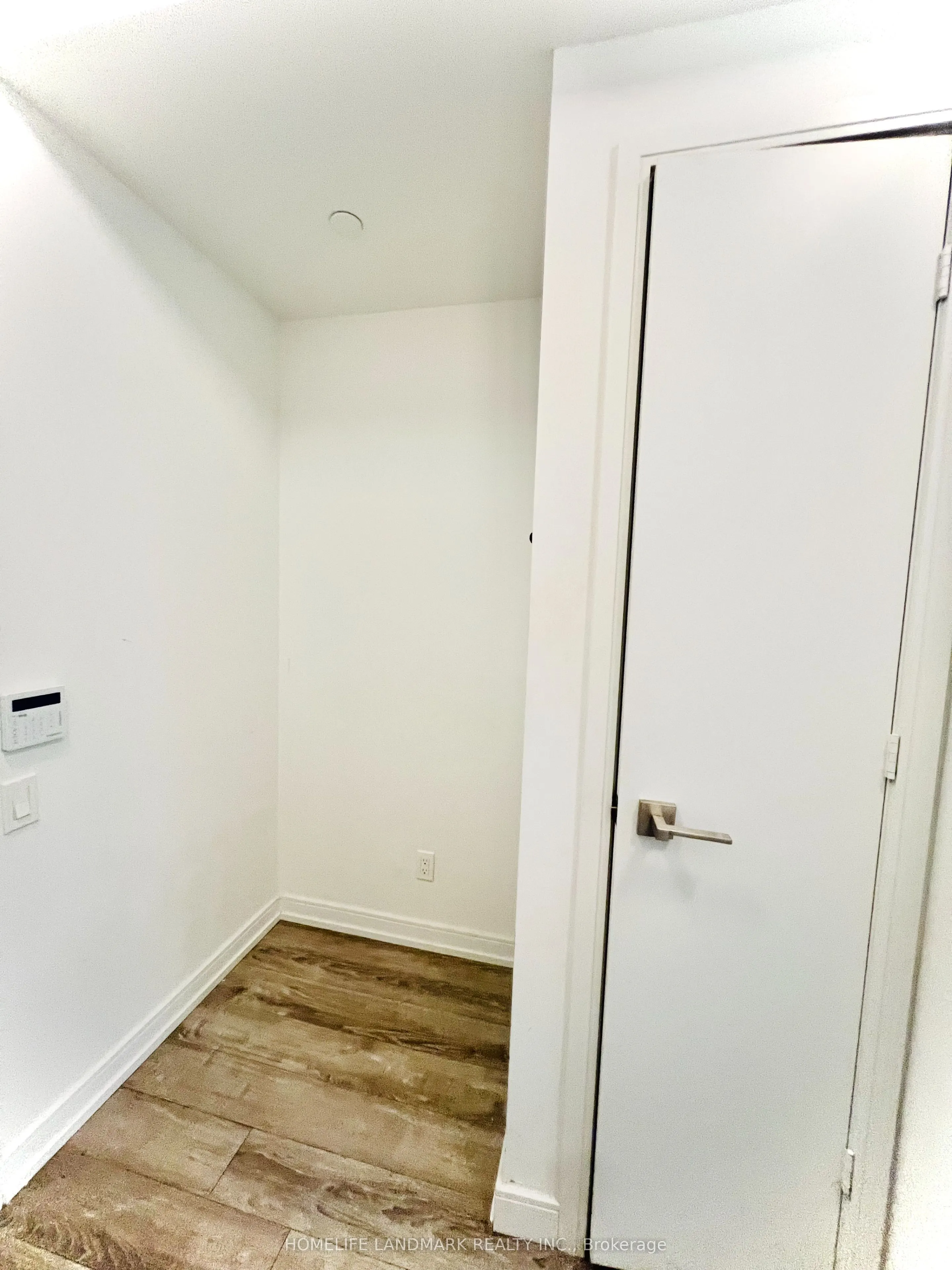 28 Wellesley Street E, #1106