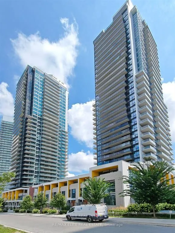 95 Mcmahon Drive, #907