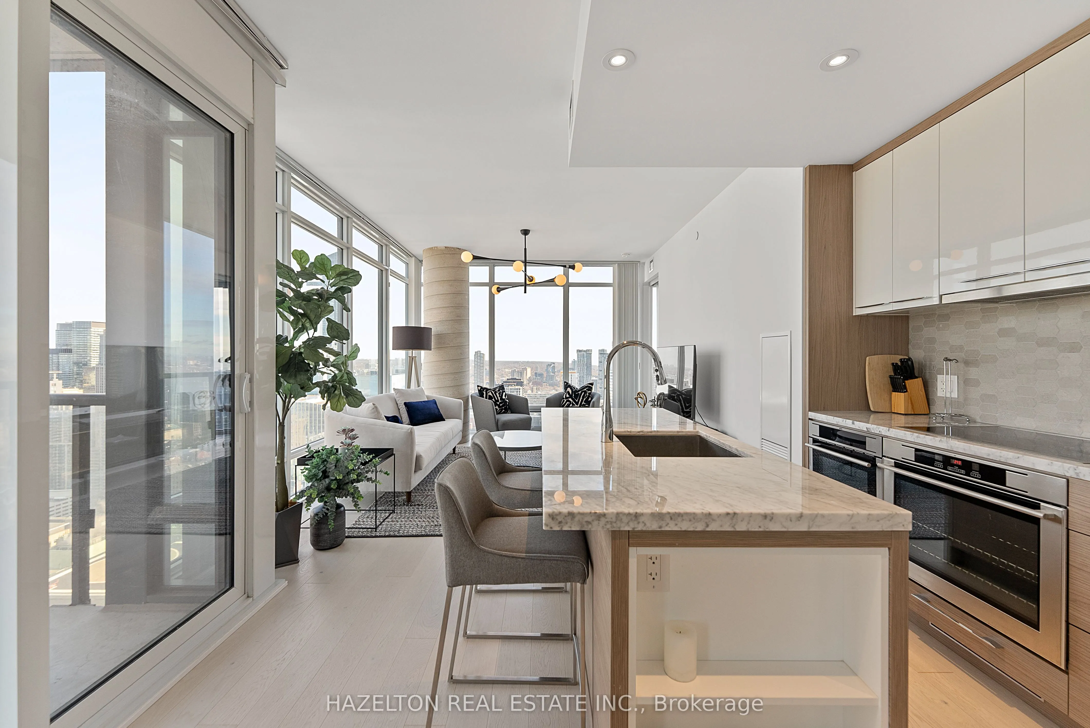 488 University Avenue, #3402