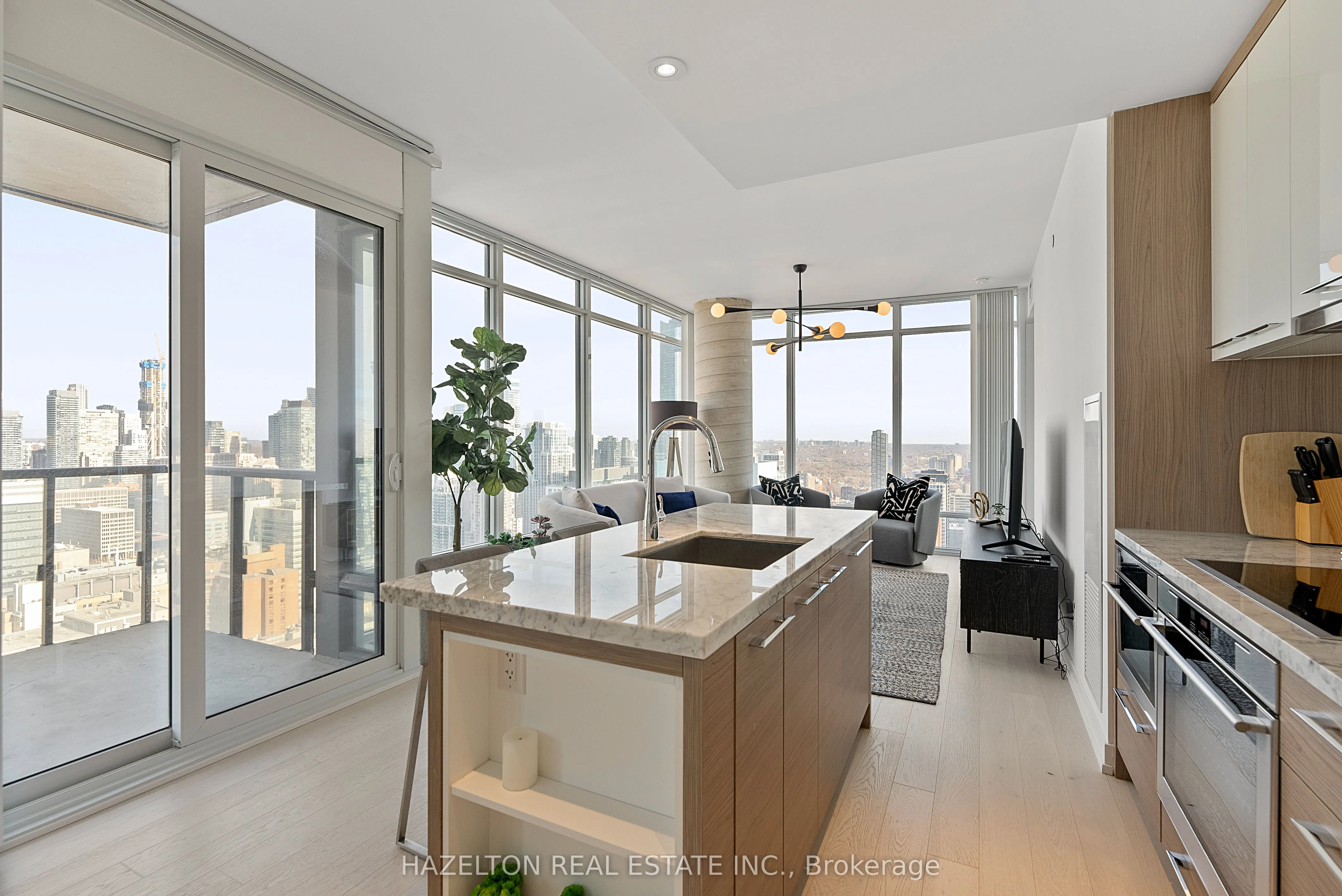 488 University Avenue, #3402
