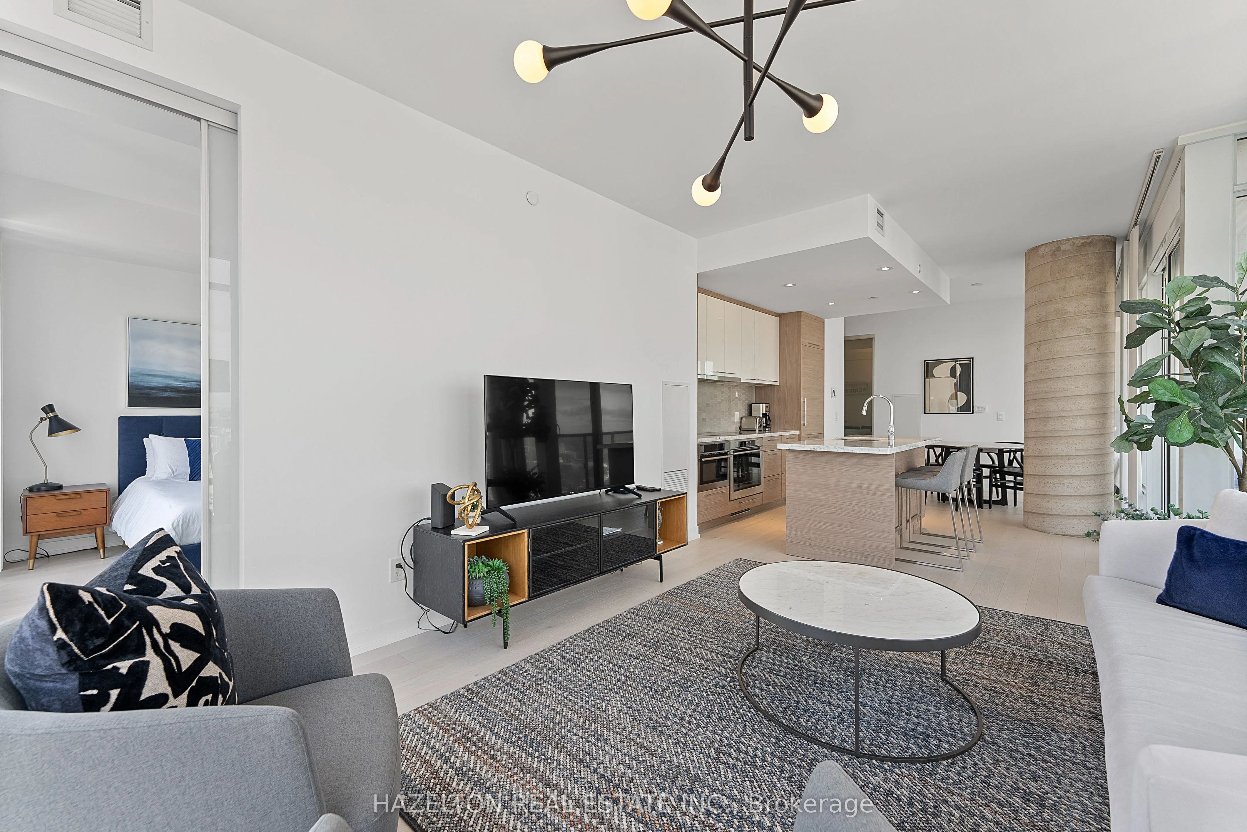 488 University Avenue, #3402