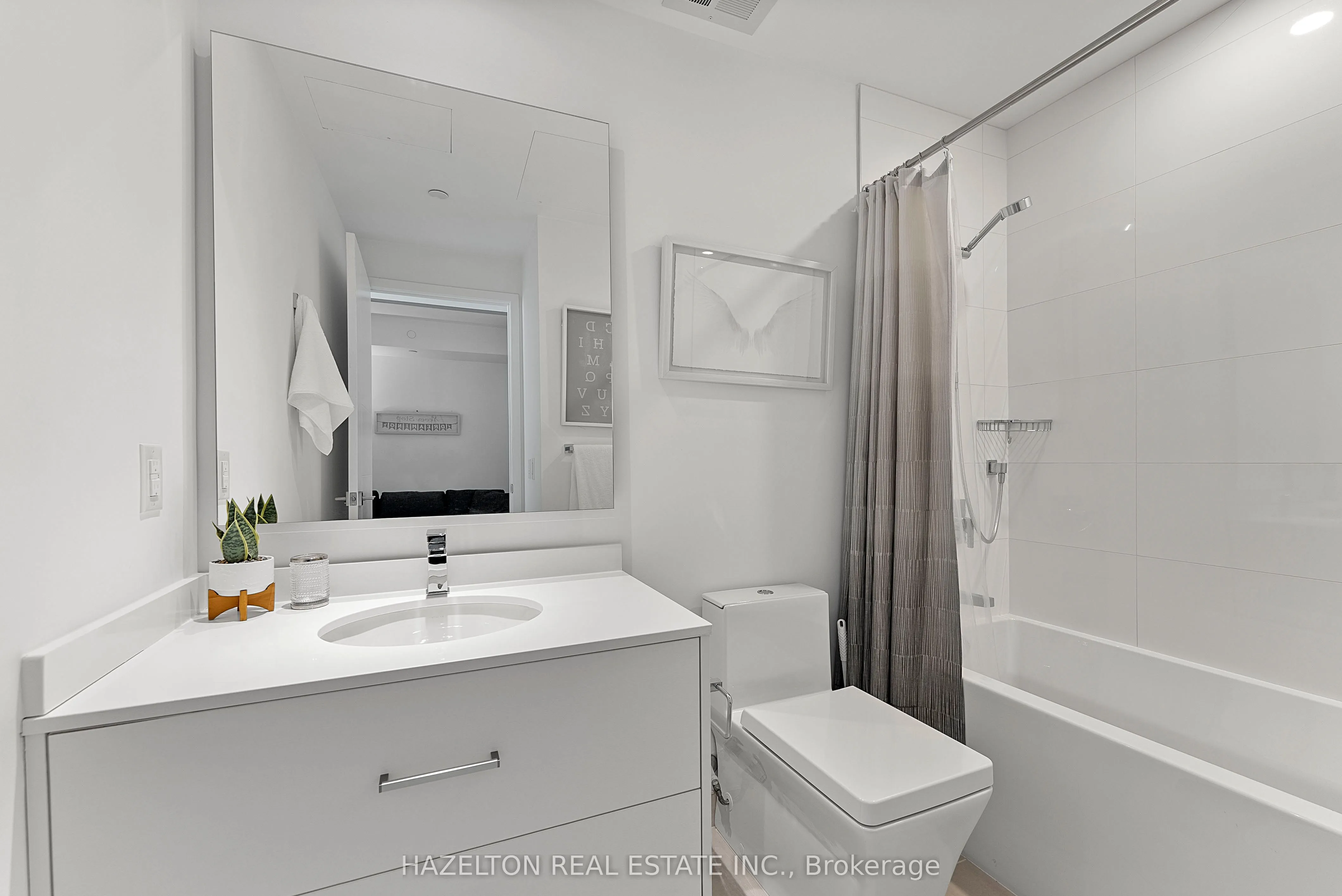 488 University Avenue, #3402