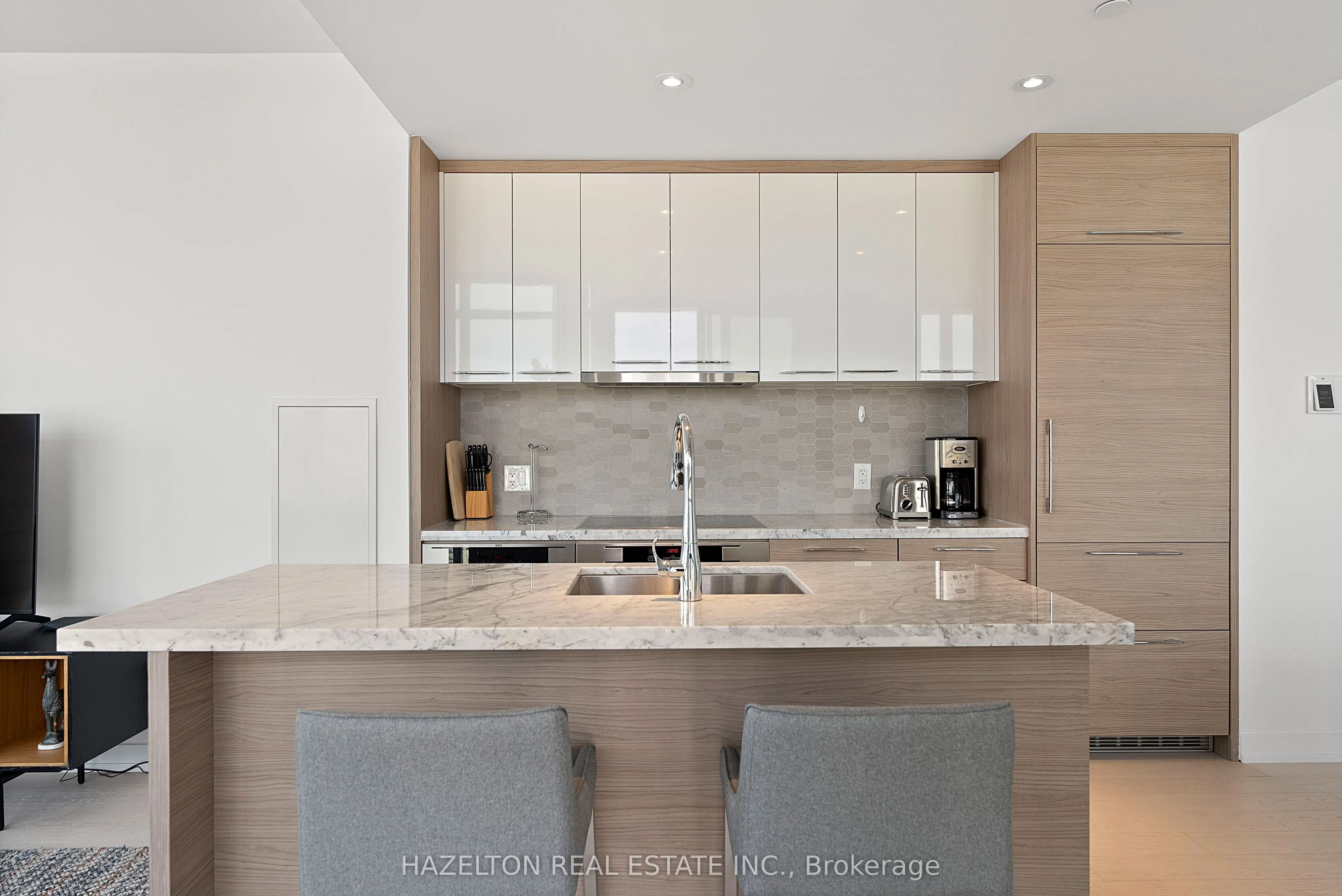 488 University Avenue, #3402