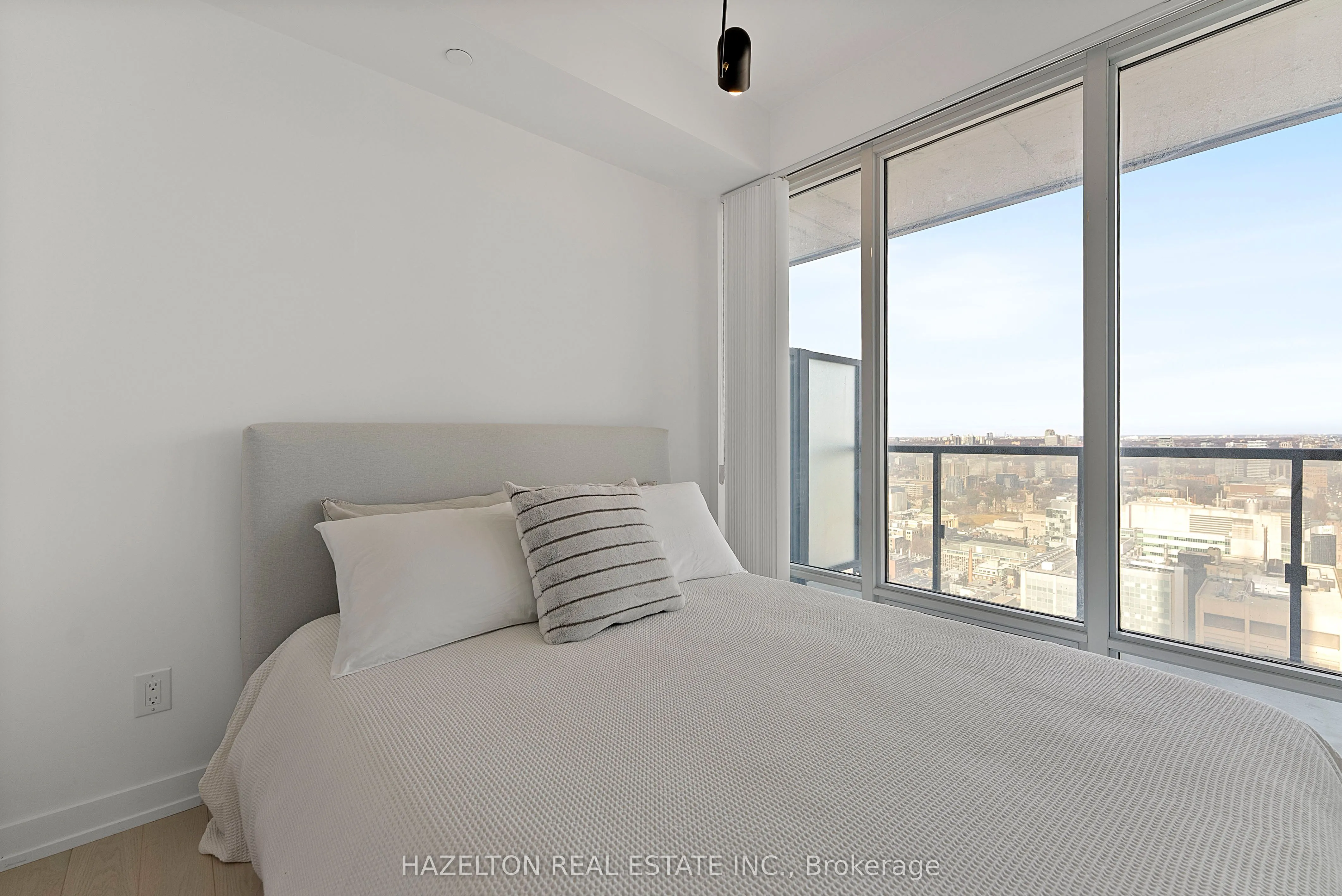 488 University Avenue, #3402