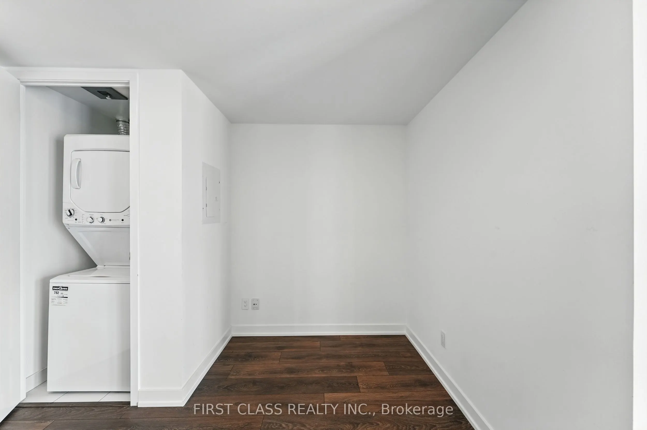 501 Yonge Street, #1802