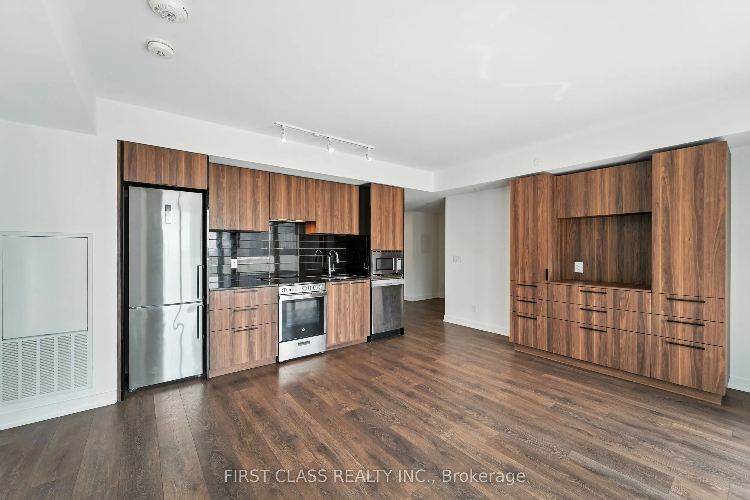 501 Yonge Street, #1802