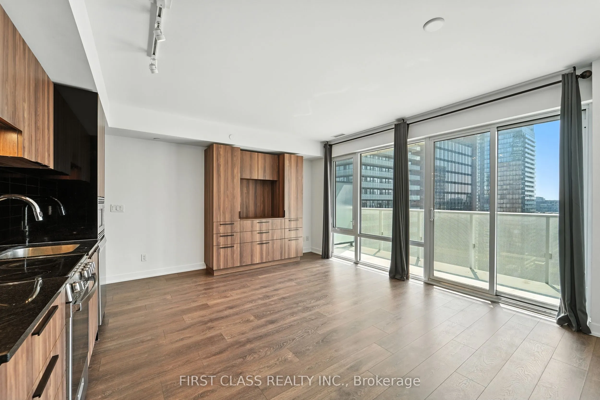 501 Yonge Street, #1802