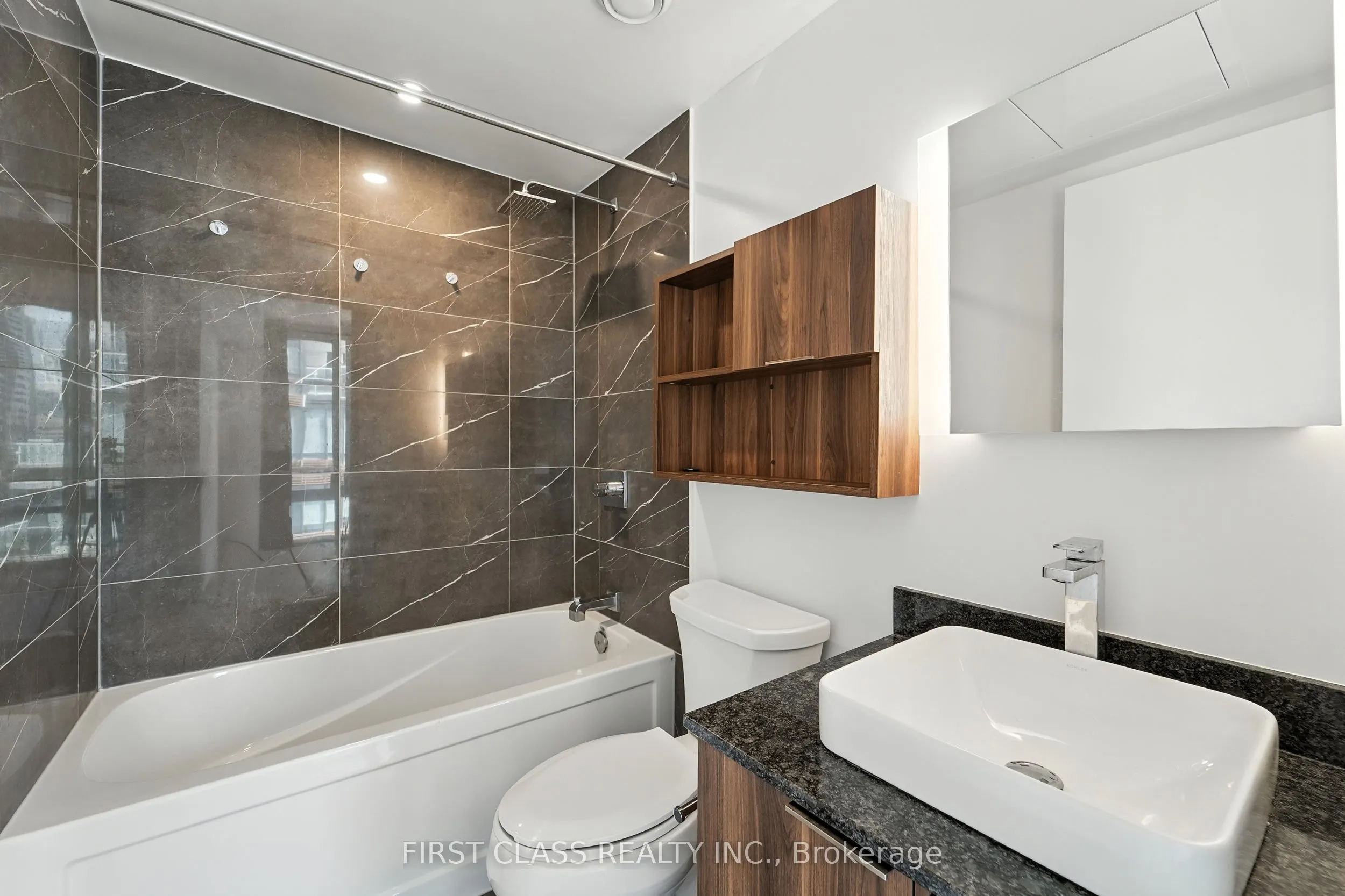 501 Yonge Street, #1802