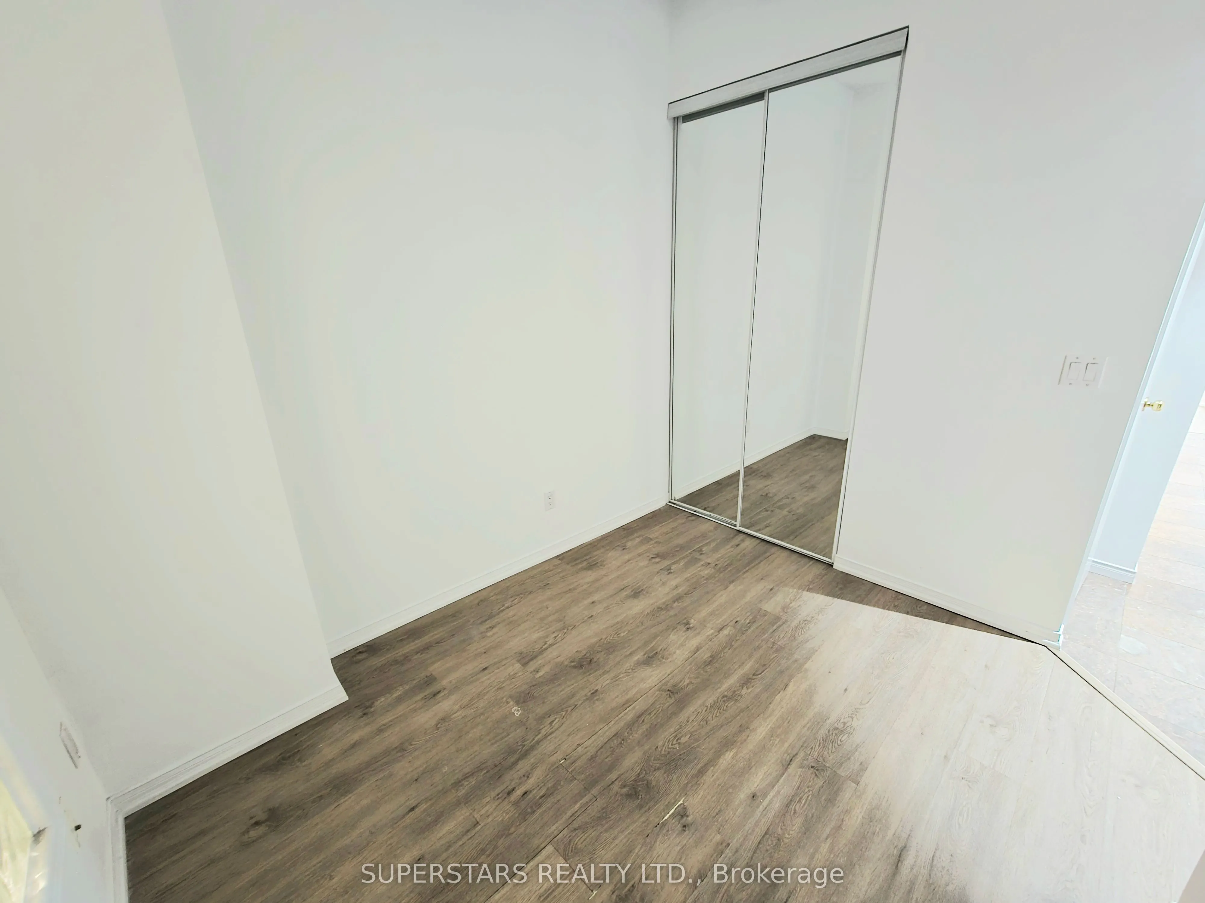 7 King Street E, #1712