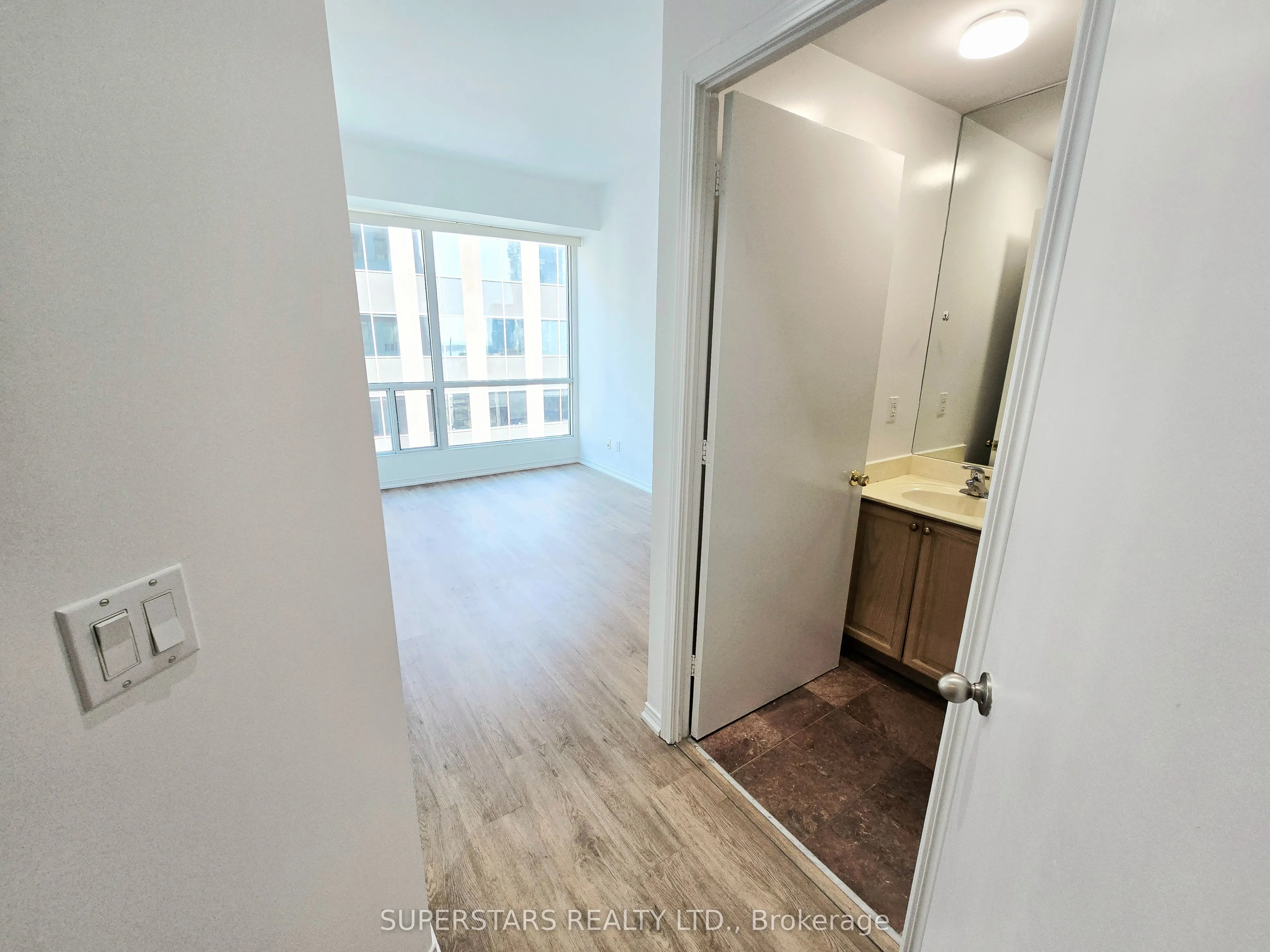 7 King Street E, #1712