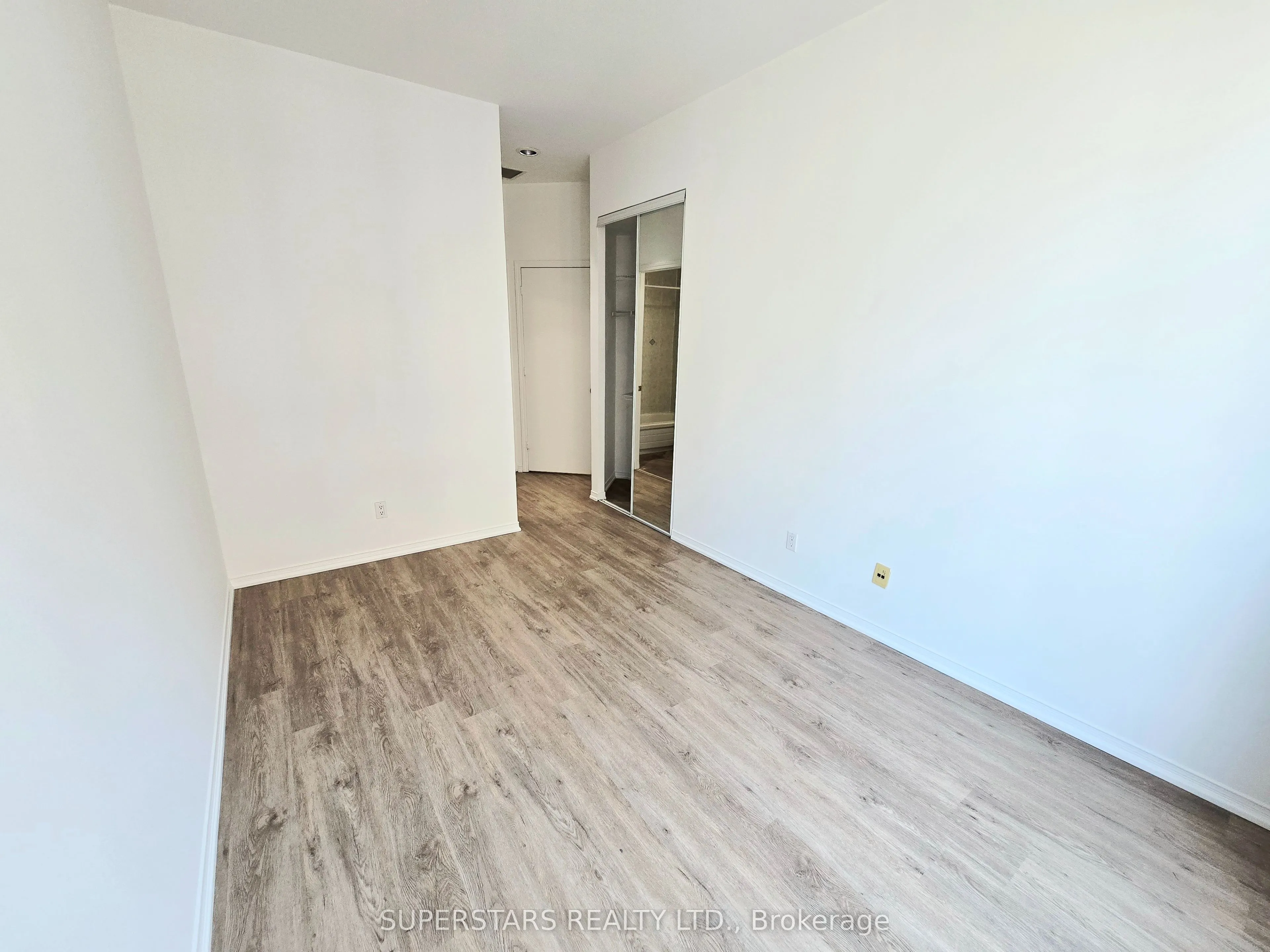 7 King Street E, #1712