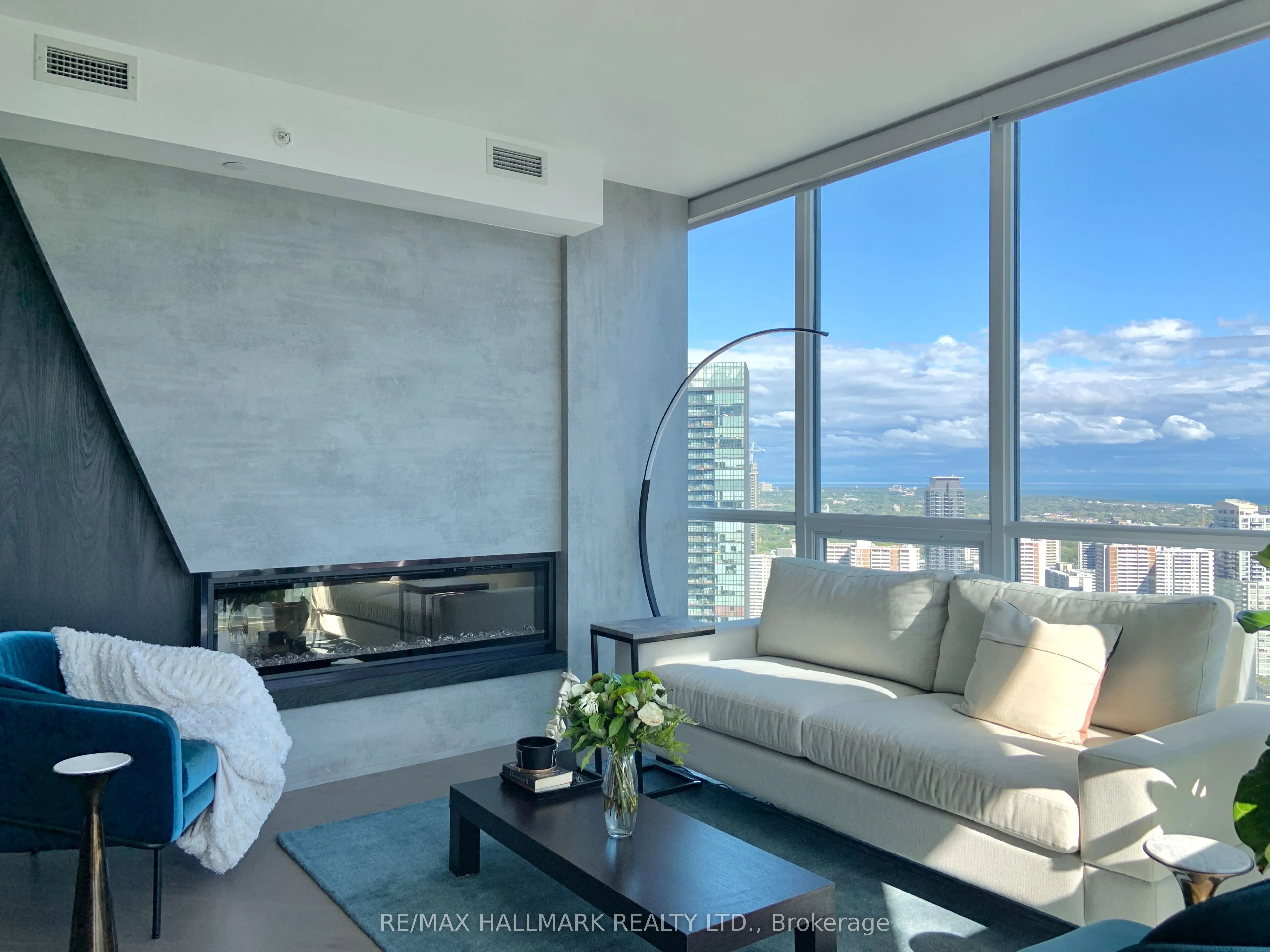 45 Charles Street E, #4915