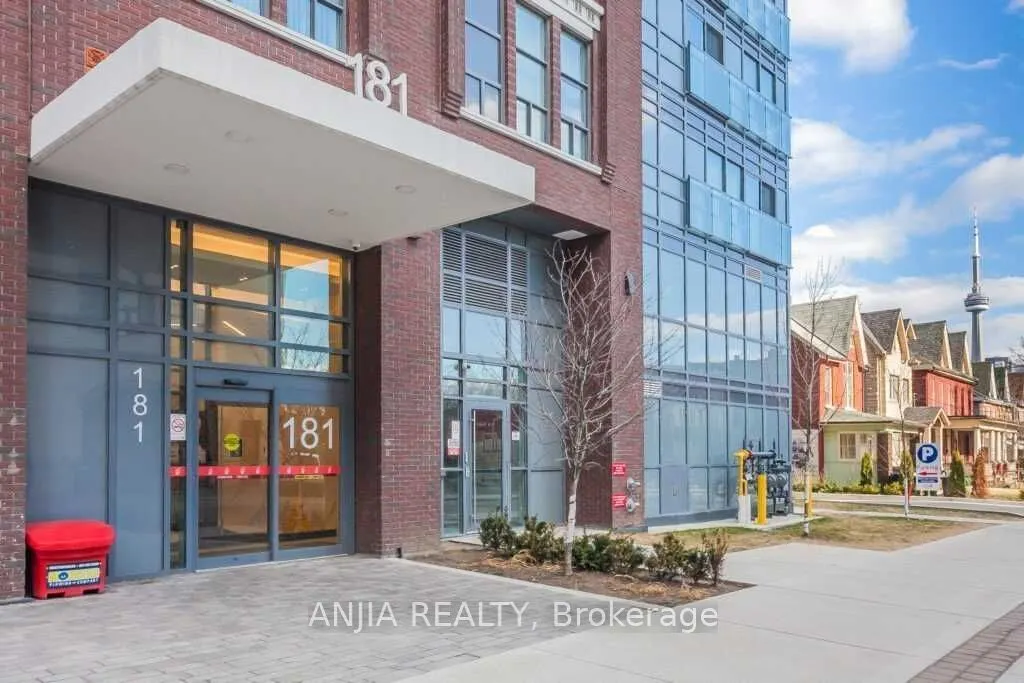 181 Huron Street, #Lph07