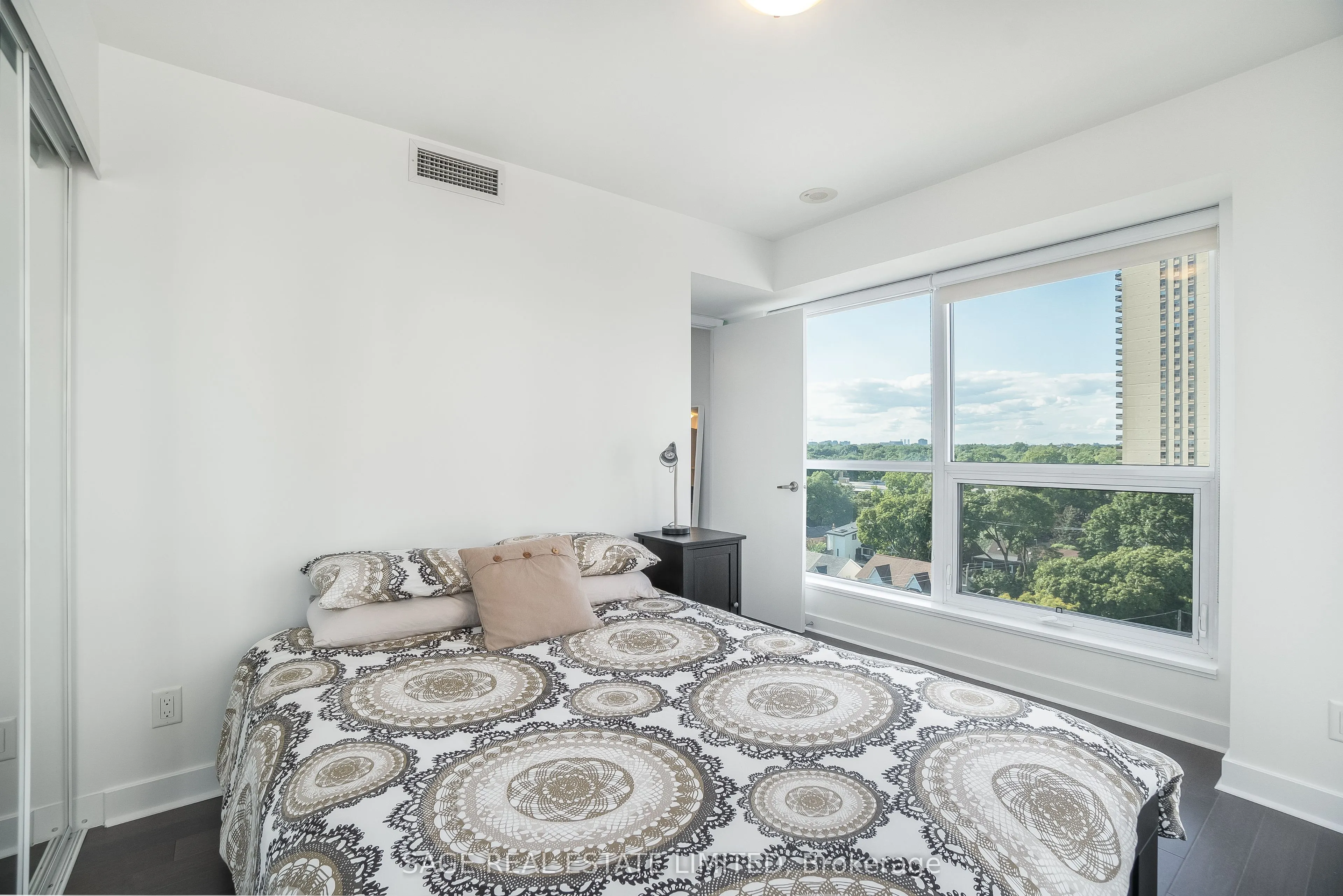 58 Orchard View Boulevard, #803